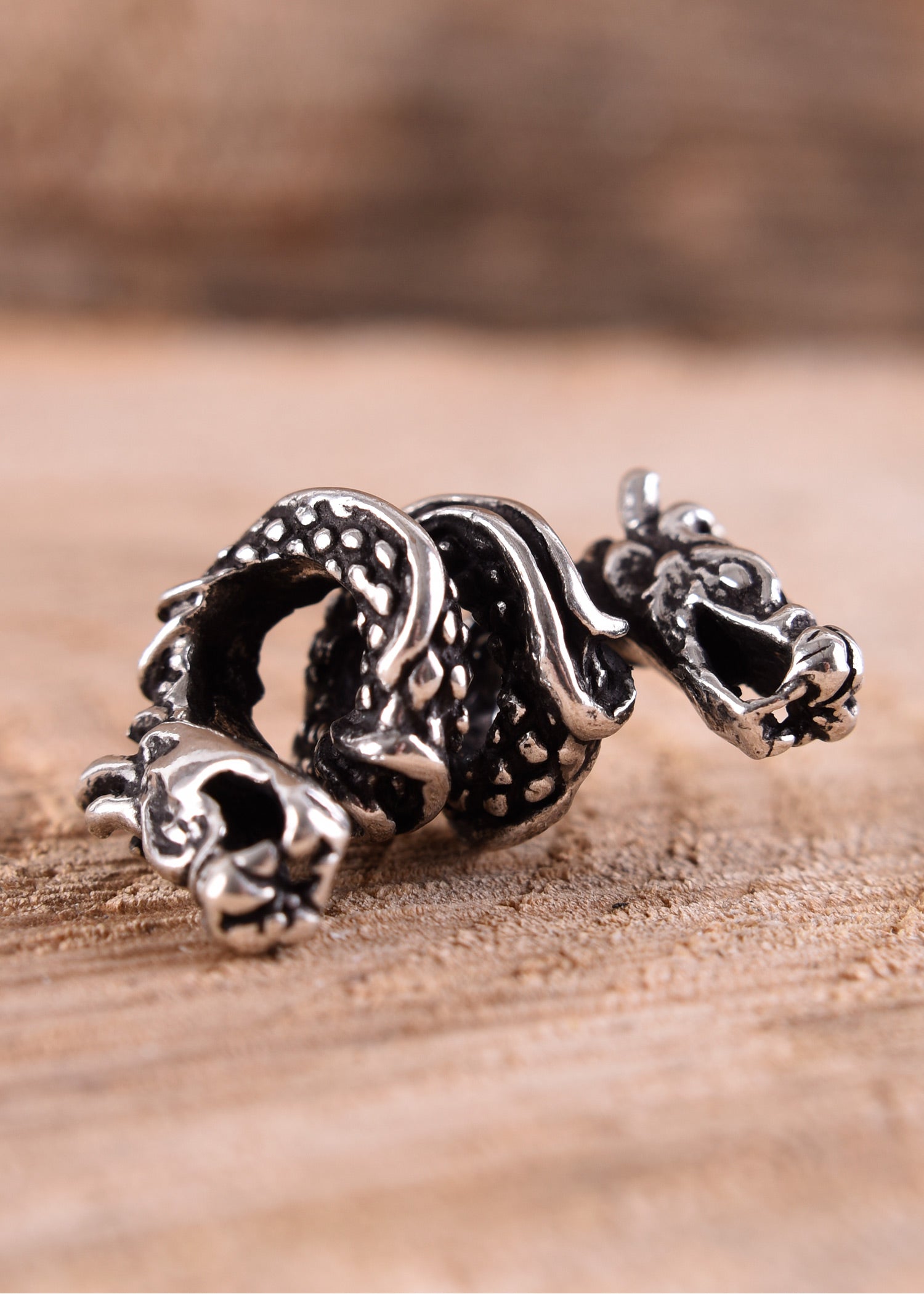 Imagen única de: Cuenta De Barba Vikinga / Cuenta Rizada Con Dragón De Plata