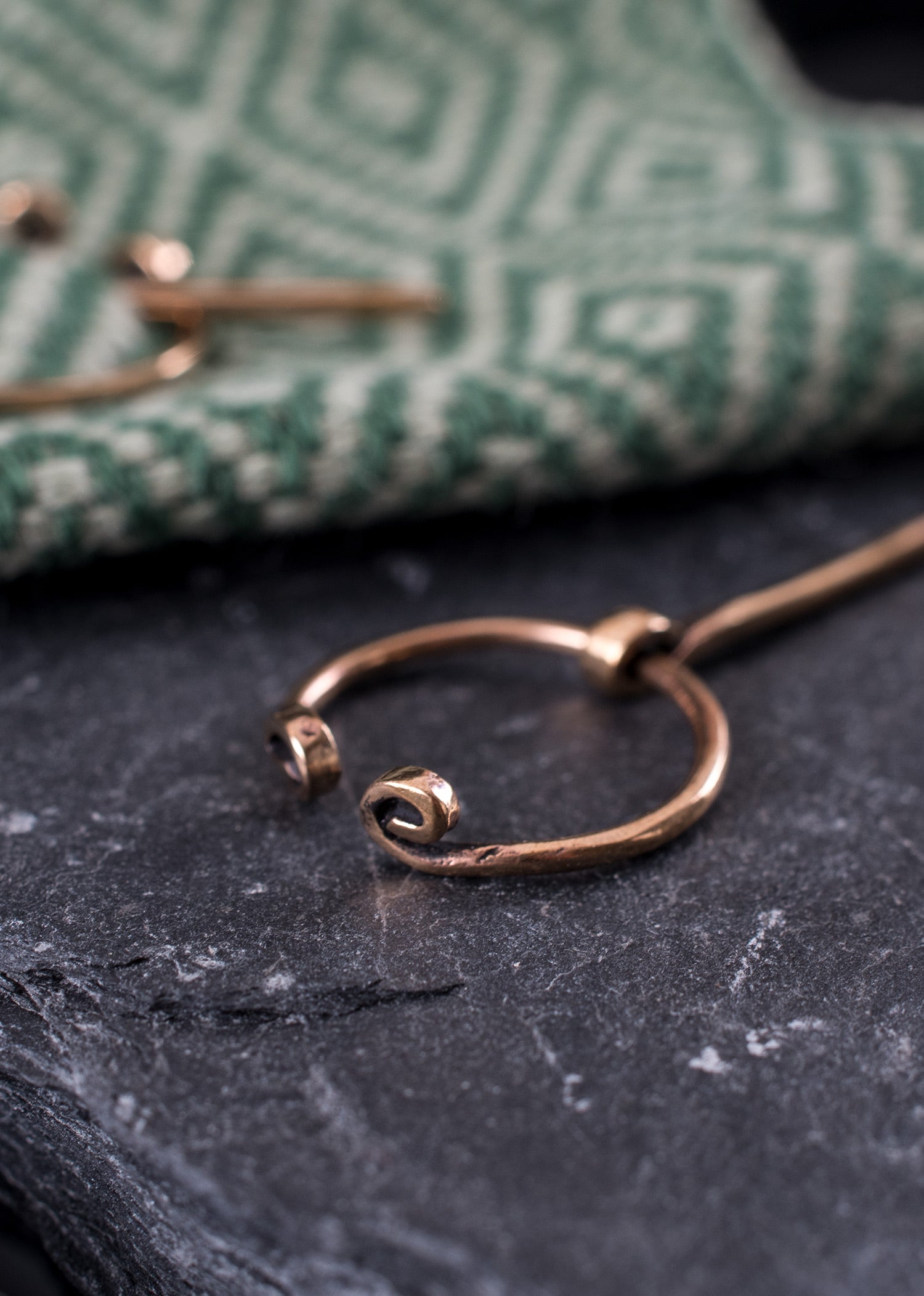 Imagen única de: Pequeño Broche Vikingo Fabricado En Bronce.