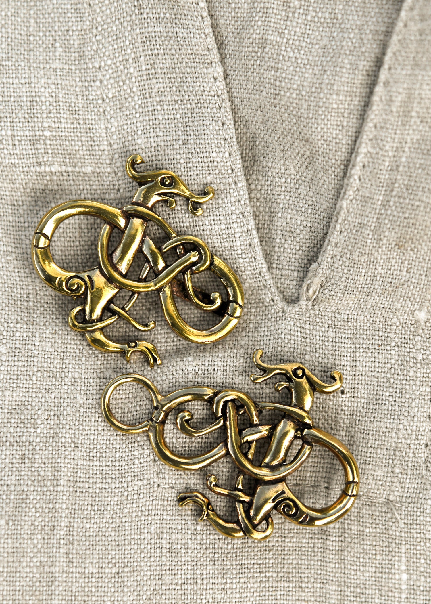 Imagen única de: Broche De Túnica Vikinga Dos Dragones De Bronce