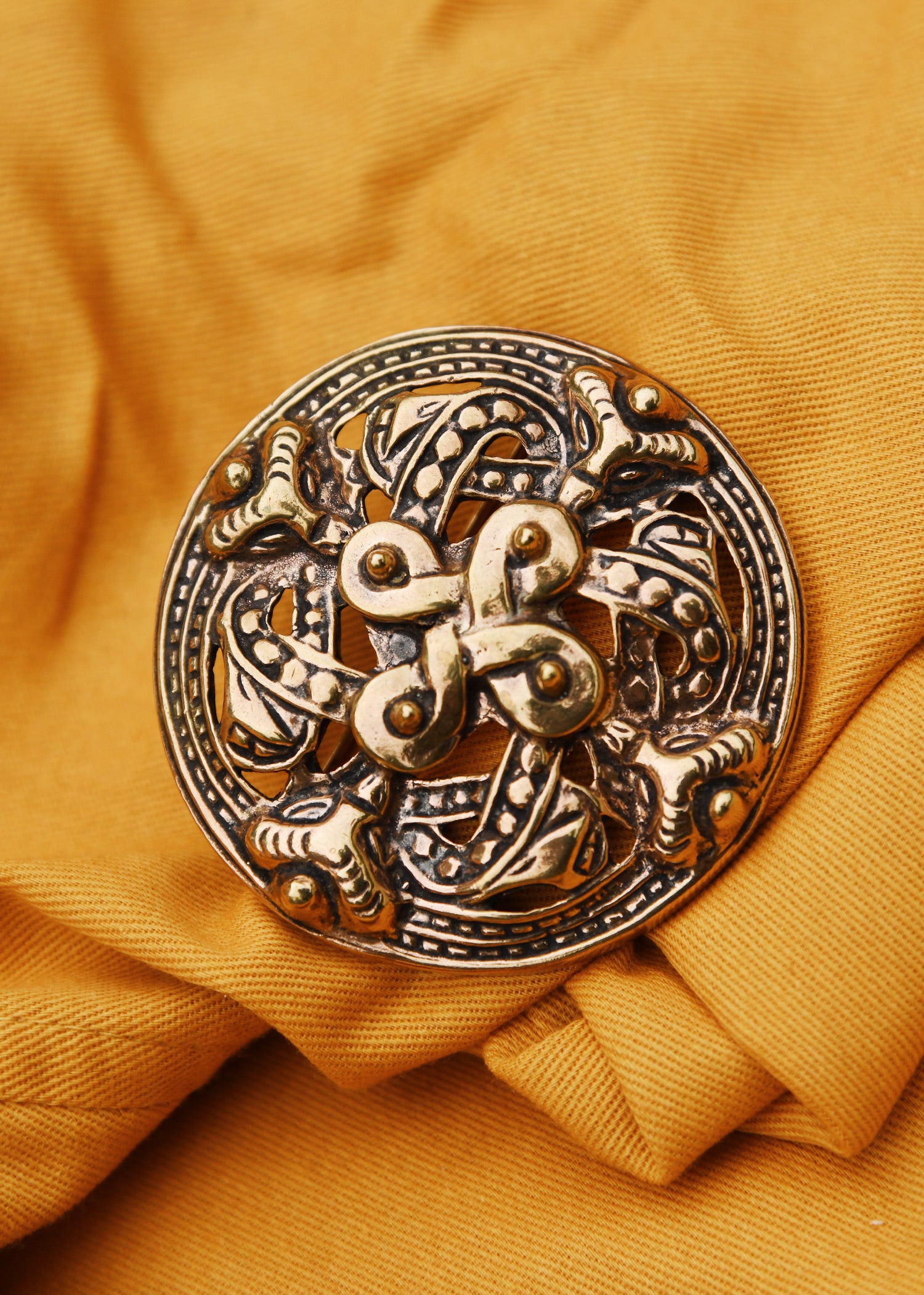 Imagen única de: Broche Vikingo Cuatro Elementos Elaborado En Bronce