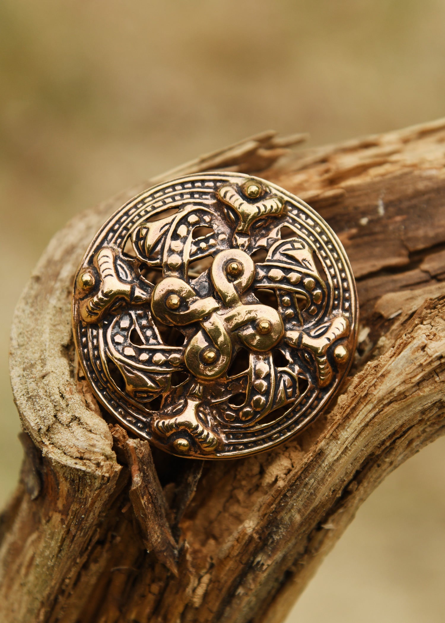 Imagen única de: Broche Vikingo Cuatro Elementos Elaborado En Bronce