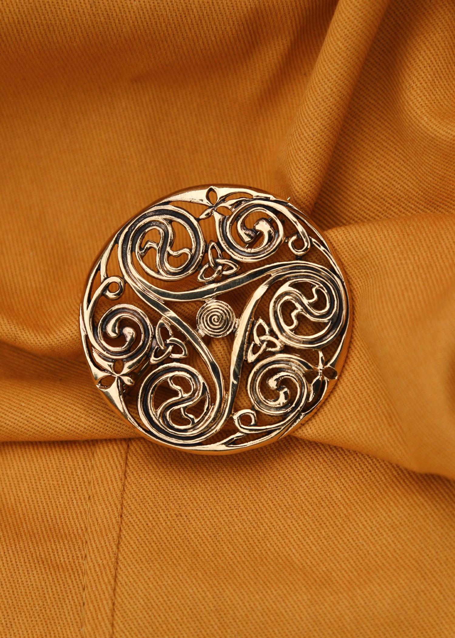 Imagen única de: Broche Celta Triskele Fabricado En Bronce