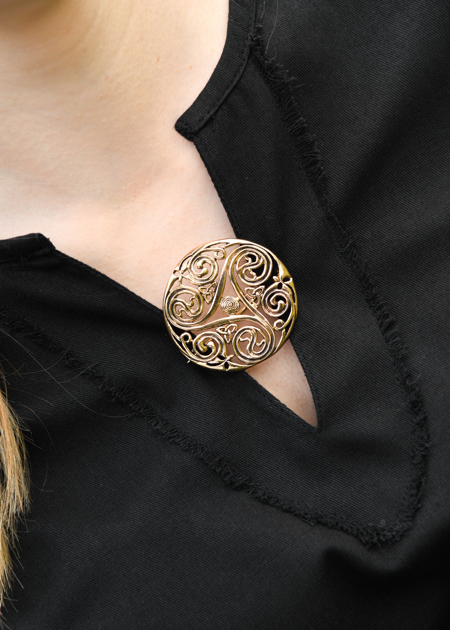 Imagen única de: Broche Celta Triskele Fabricado En Bronce