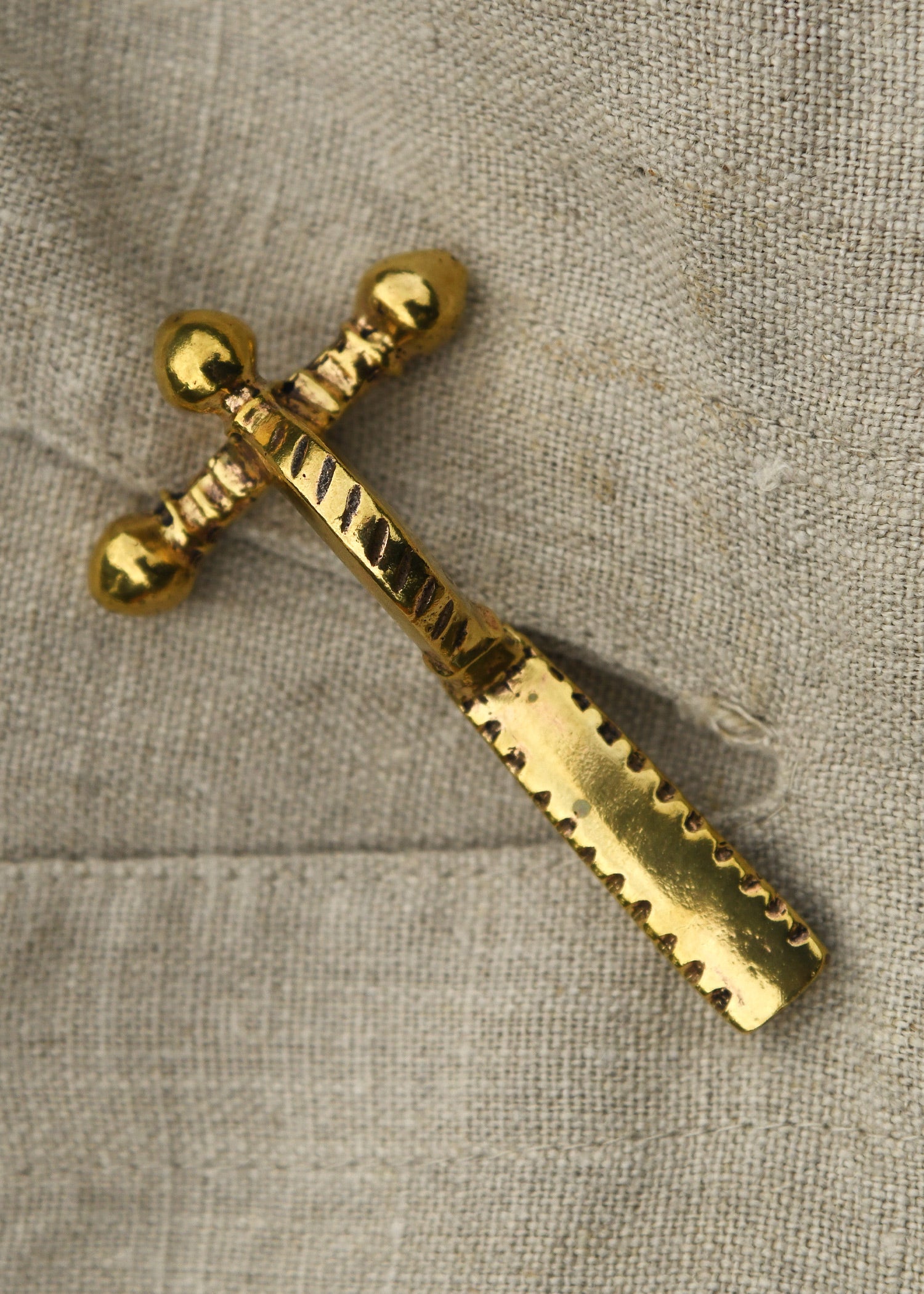 Imagen única de: Broche De Botón De Cebolla Romano Grande Hecho De Bronce