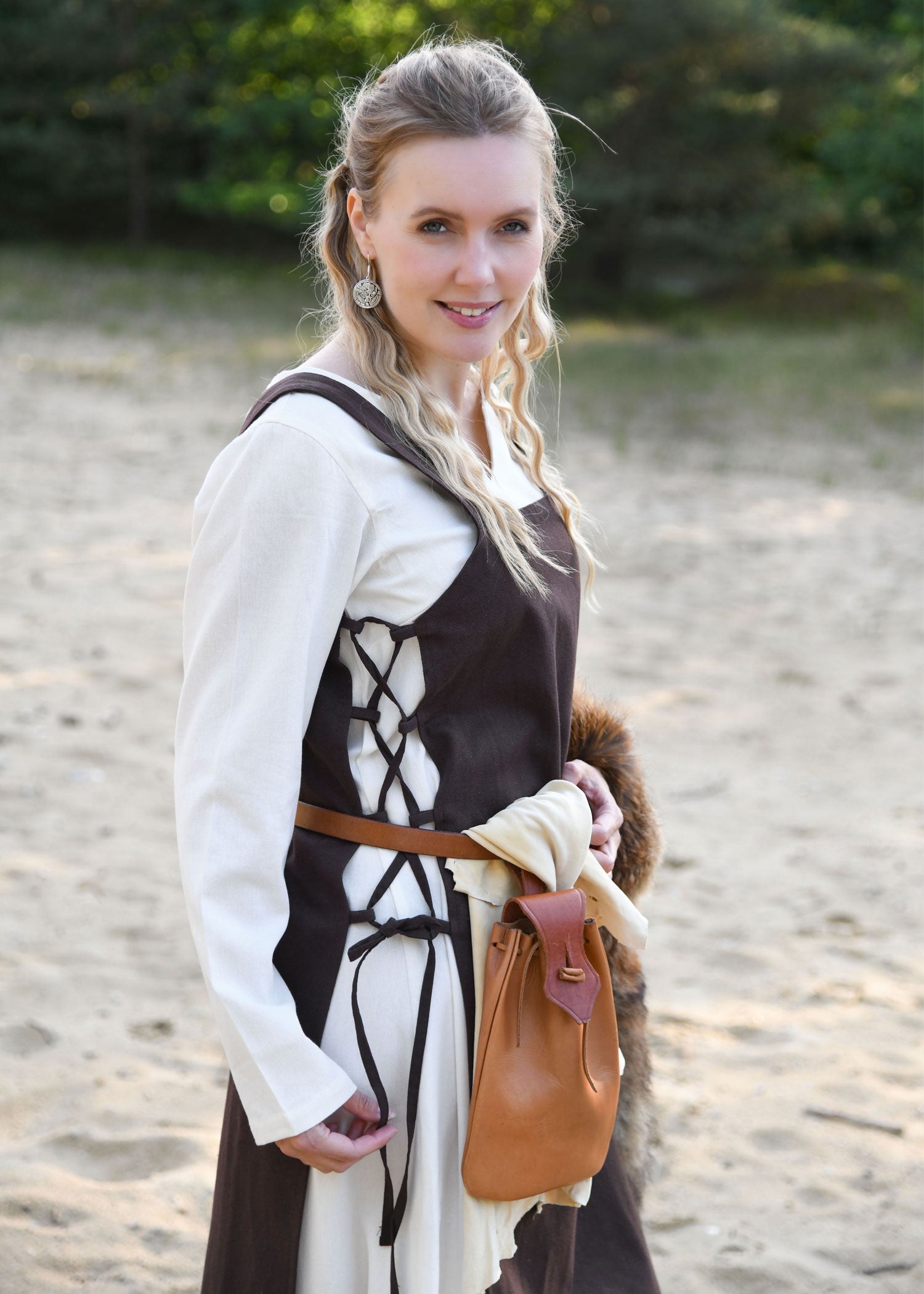 Imagen única de: Pendientes Vikingos Con Apasionante Motivo Animal, Par, Latón Plateado