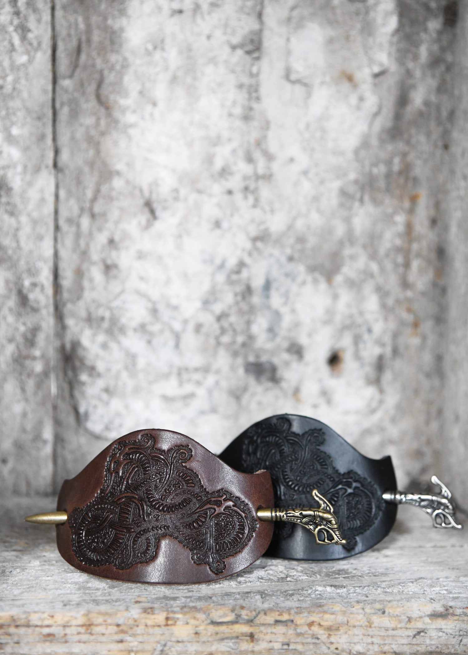 Imagen única de: Pasador De Pelo Vikingo De Cuero Haithabu Con Pasador