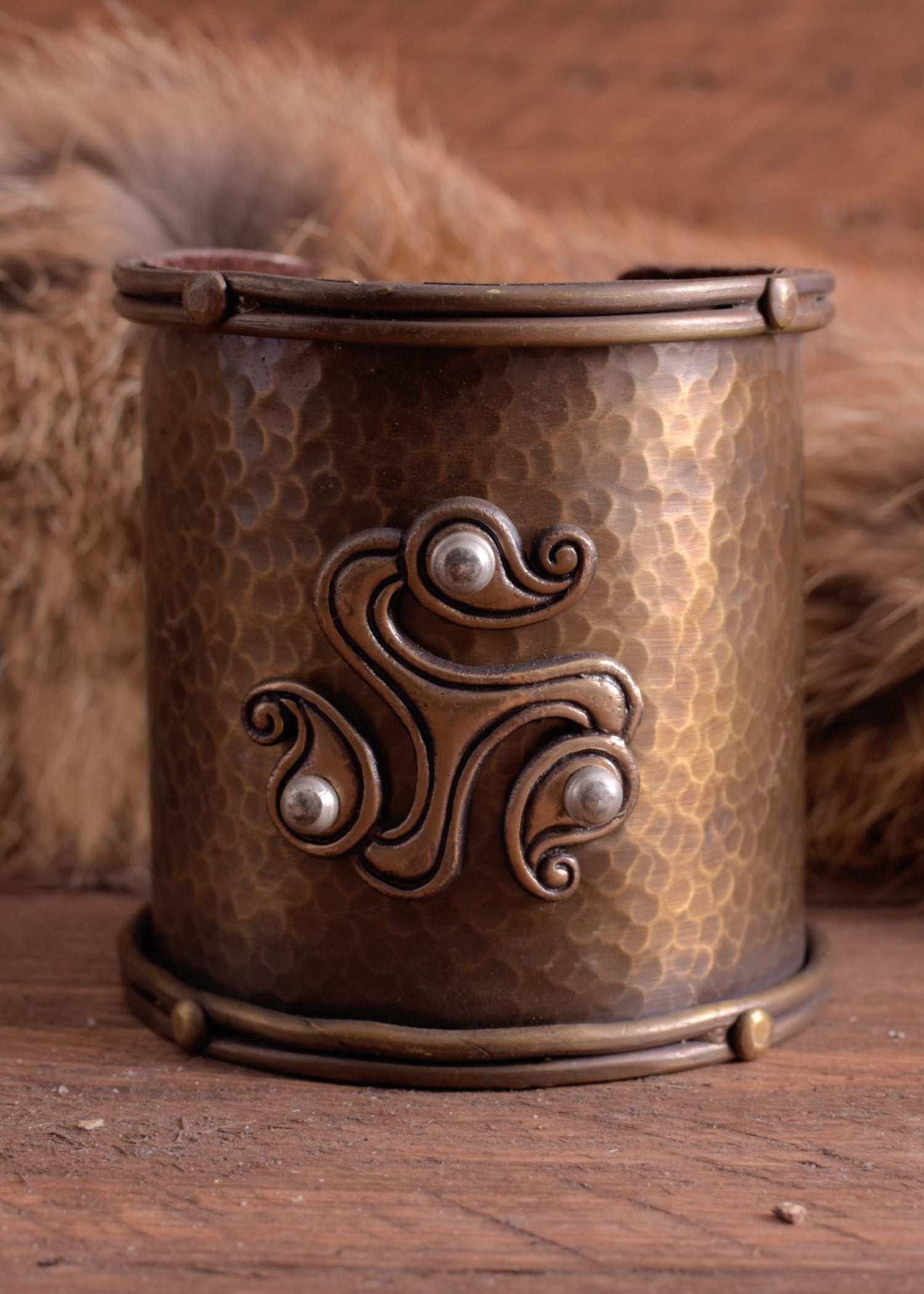 Imagen única de: Brazalete Ancho Con Triskelion Celta