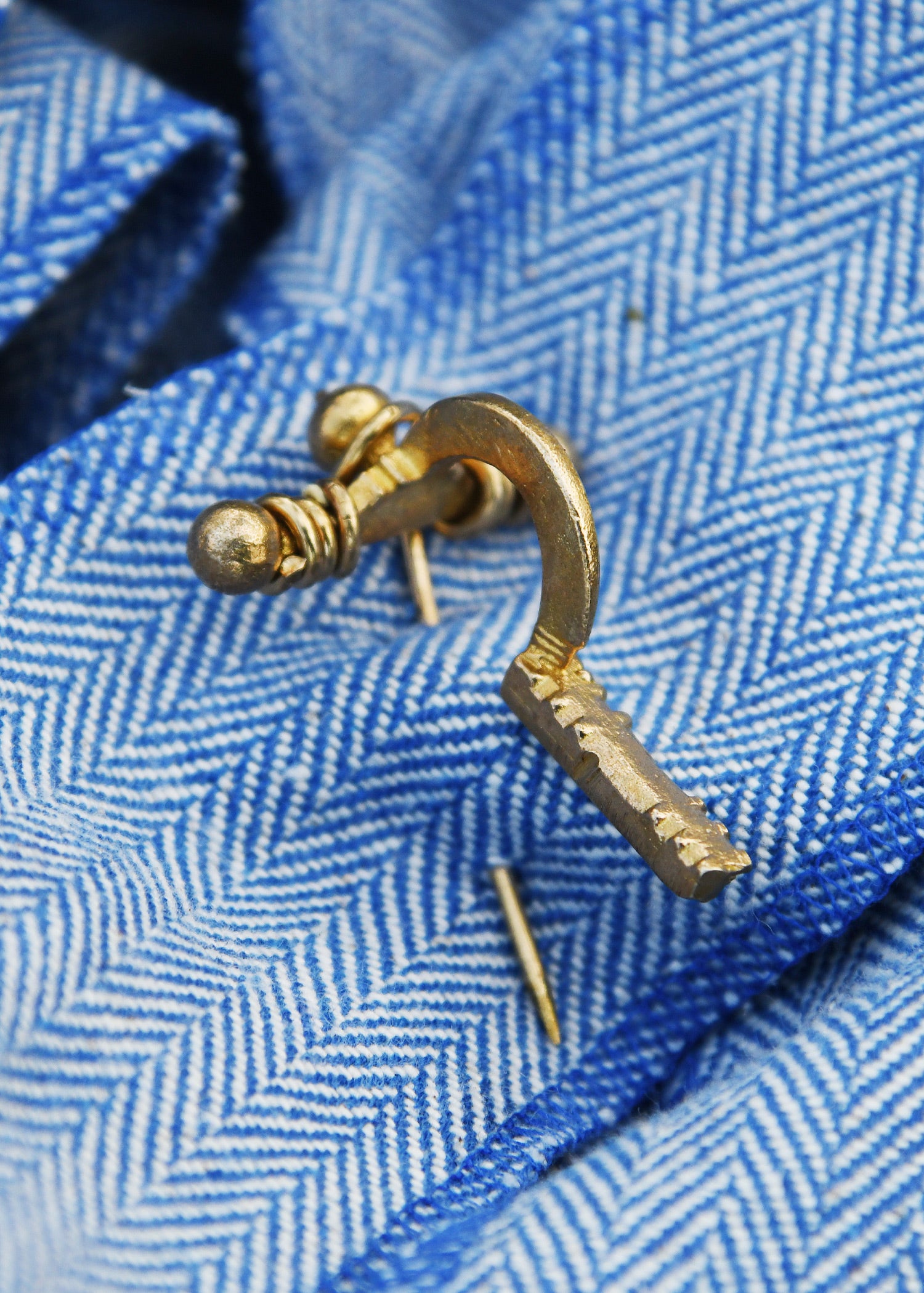 Imagen única de: Peroné De Latón, Aprox. 4,9 X 3,5 Cm.