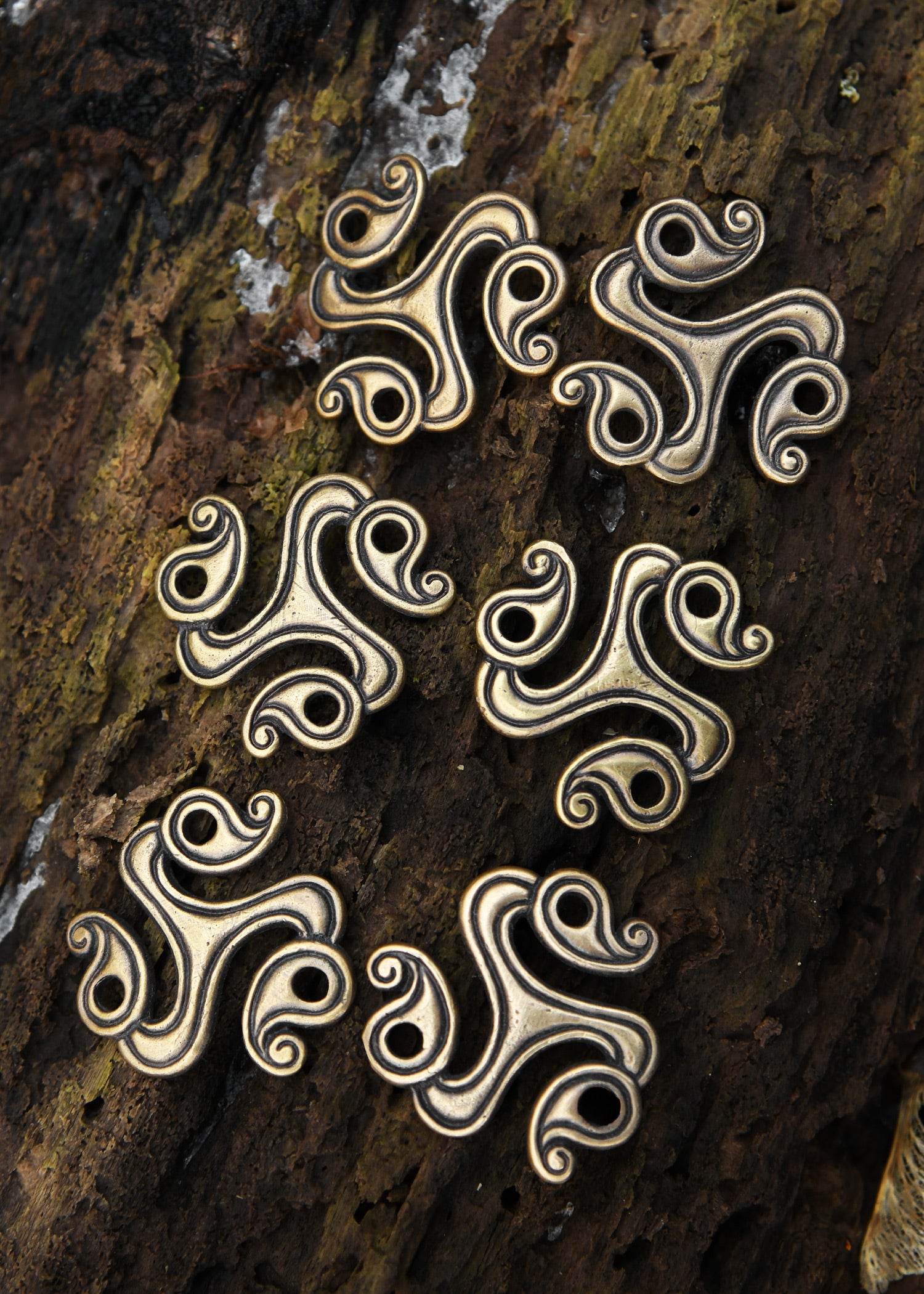 Imagen única de: Accesorios De Triskele Celta De Latón Para Proyectos De Bricolaje (Paquete De 6)