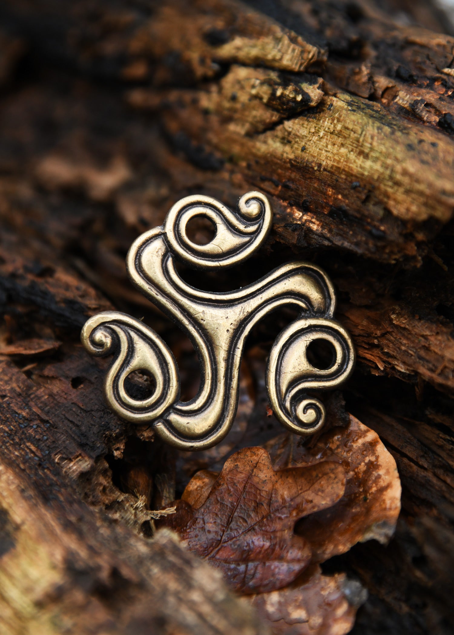 Imagen única de: Accesorios De Triskele Celta De Latón Para Proyectos De Bricolaje (Paquete De 6)