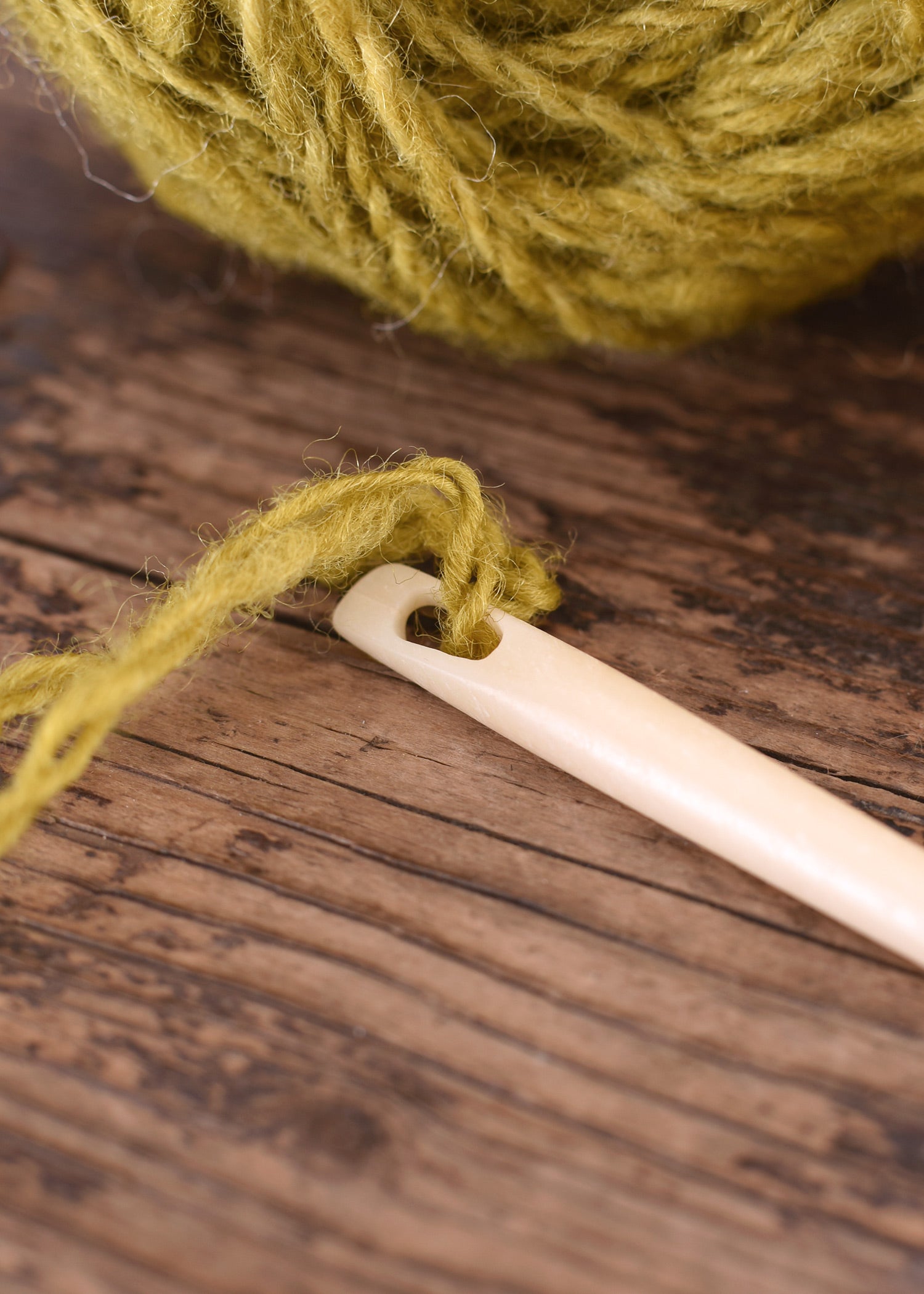 Imagen única de: Aguja De Tejer / Aguja De Coser Grande Hecha De Hueso Para Encuadernación