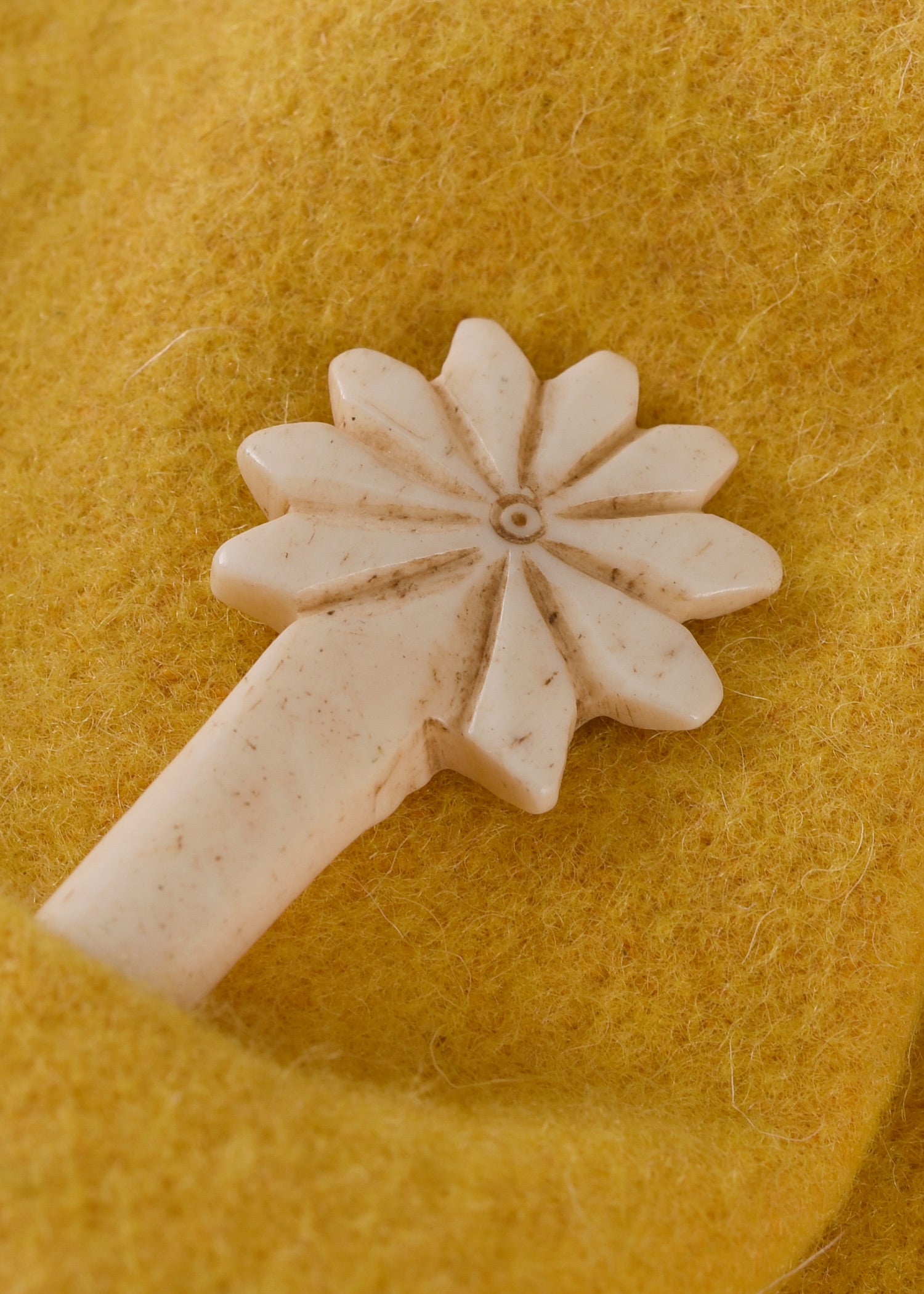 Imagen única de: Horquilla Para El Pelo/albornoz De Hueso Con Motivo De Estrella