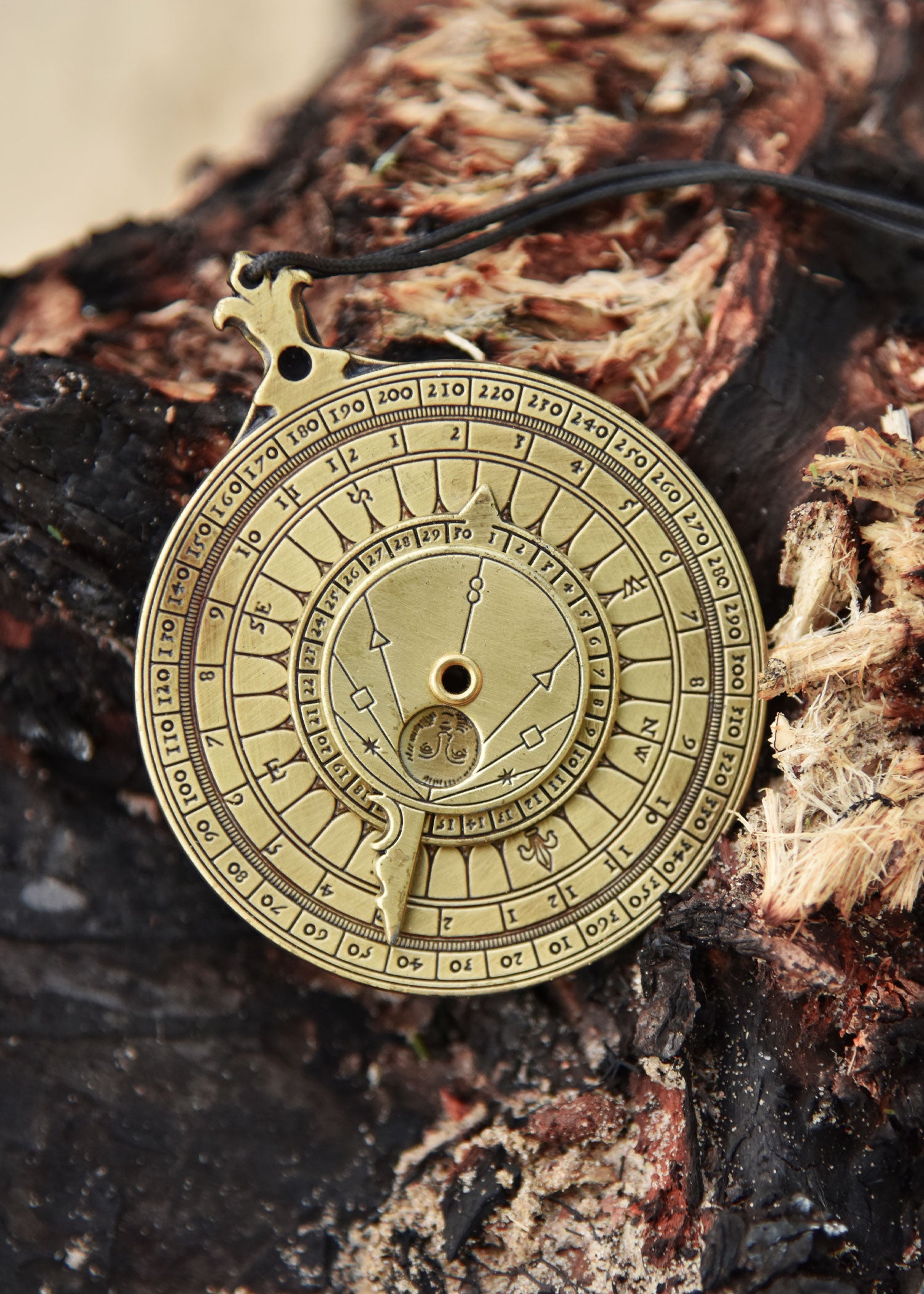 Imagen única de: Reloj Nocturno De Bolsillo Con Forma De Estrella Y Calculadora De Mareas De Latón