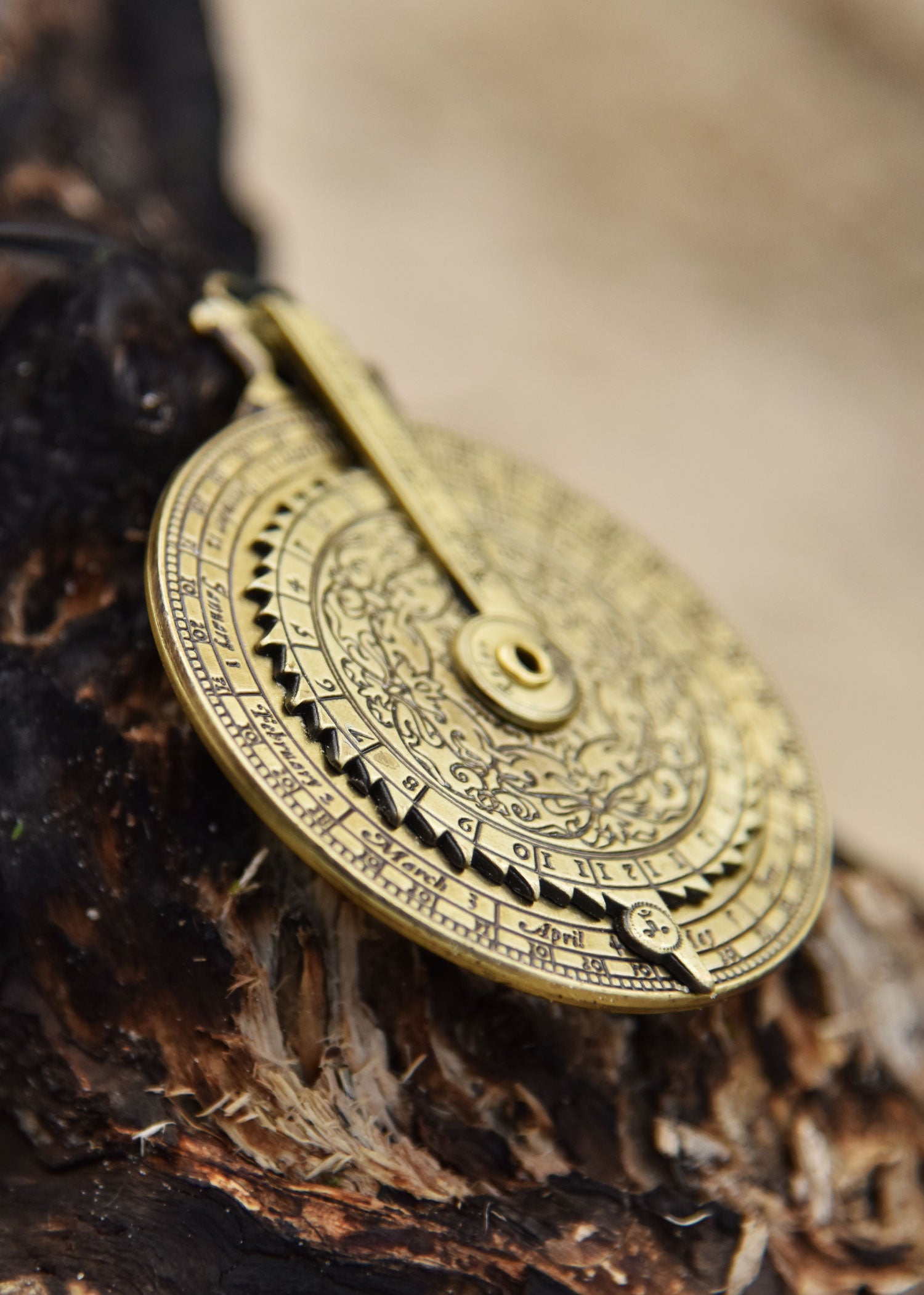 Imagen única de: Reloj Nocturno De Bolsillo Con Forma De Estrella Y Calculadora De Mareas De Latón