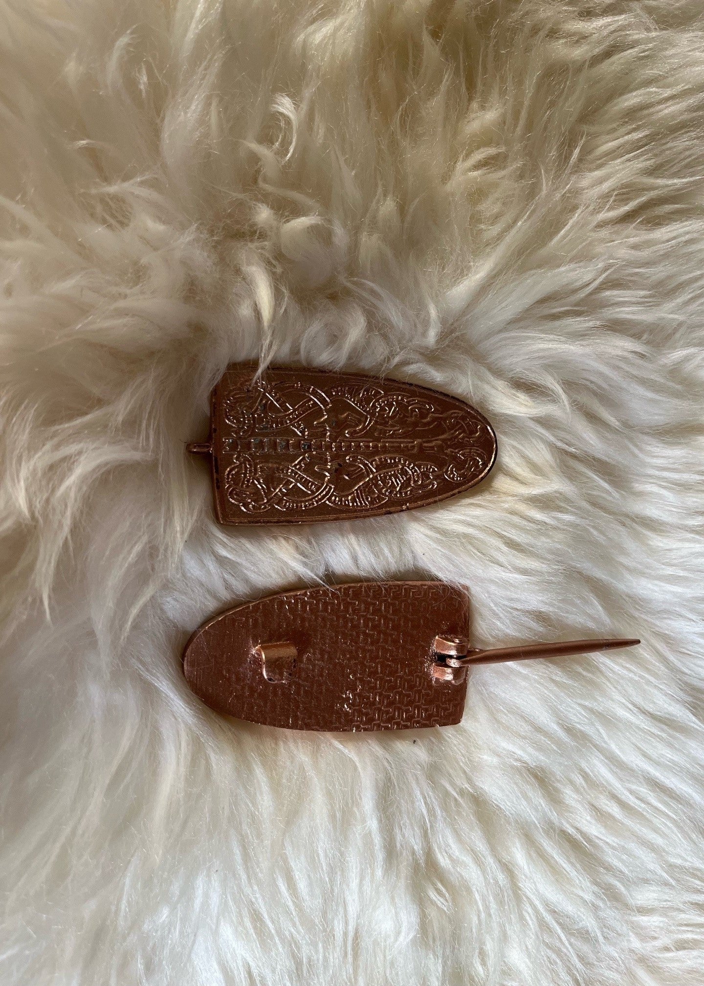 Imagen única de: Broche Vikingo, Broche Con Lengua De Birka, Bronce, Par, Con Ligeros Defectos