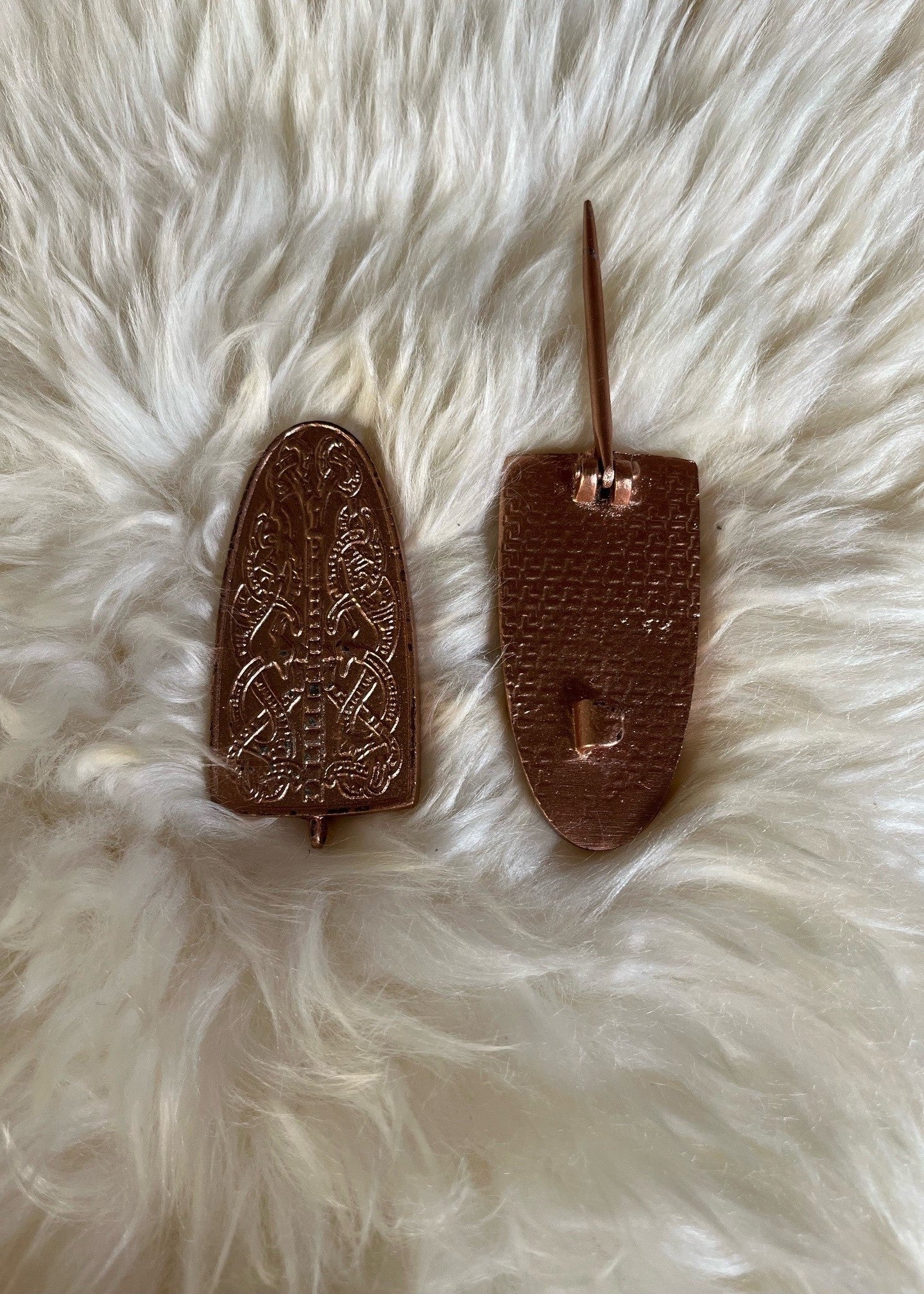 Imagen única de: Broche Vikingo, Broche Con Lengua De Birka, Bronce, Par, Con Ligeros Defectos