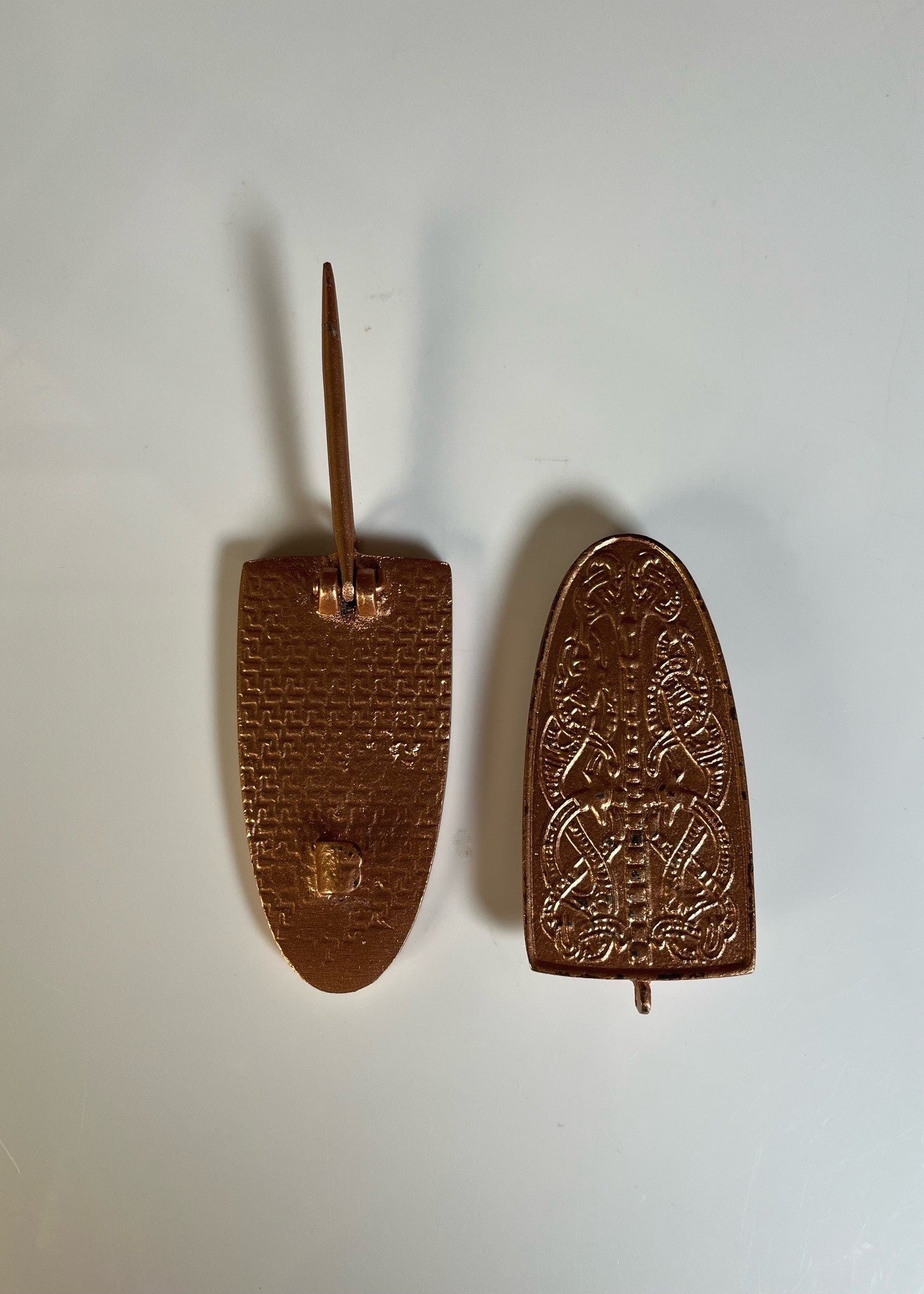 Imagen única de: Broche Vikingo, Broche Con Lengua De Birka, Bronce, Par, Con Ligeros Defectos