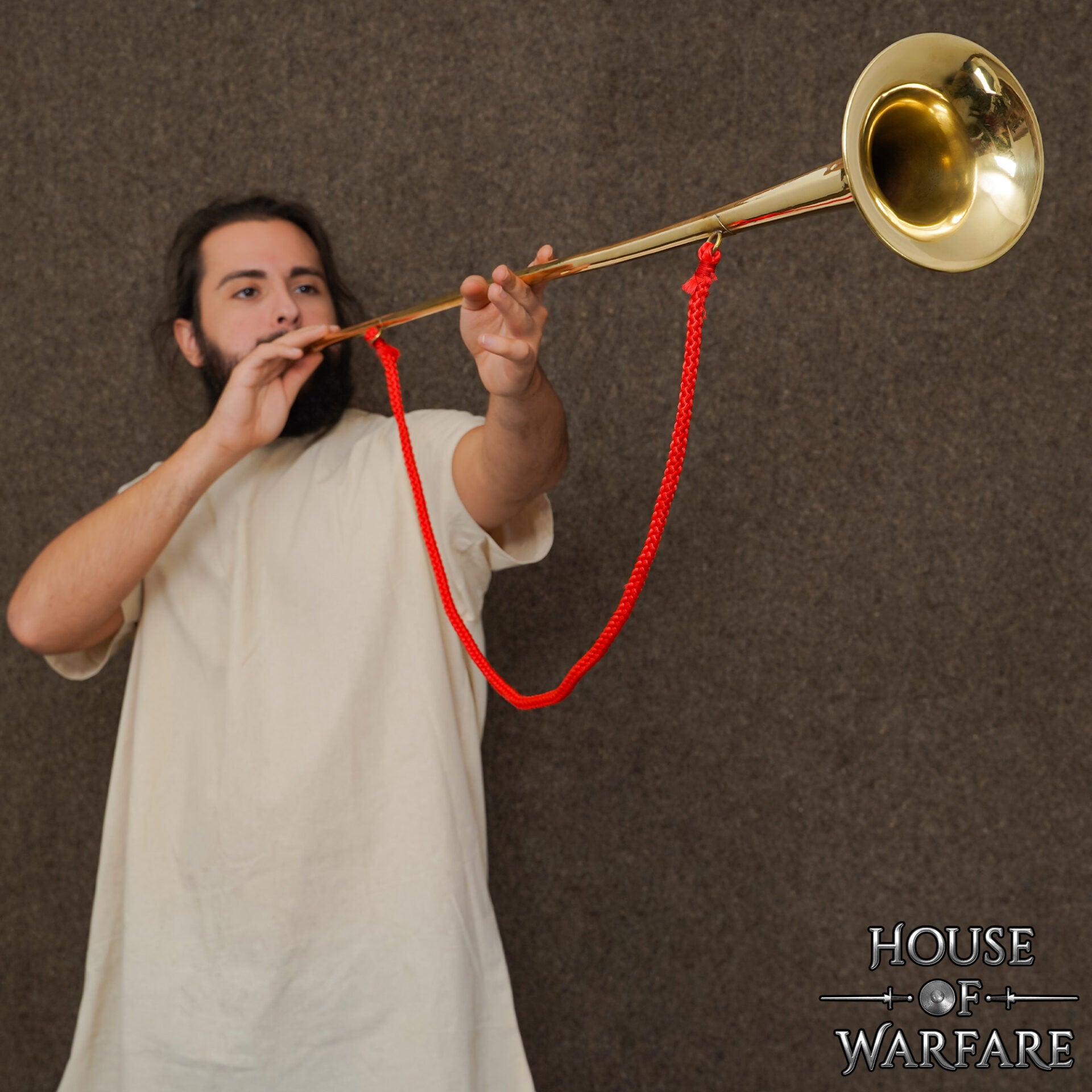 Imagen única de: Trompeta Heráldica Medieval de Latón - Corneta Pulida de 50 Pulgadas con Cordón Rojo