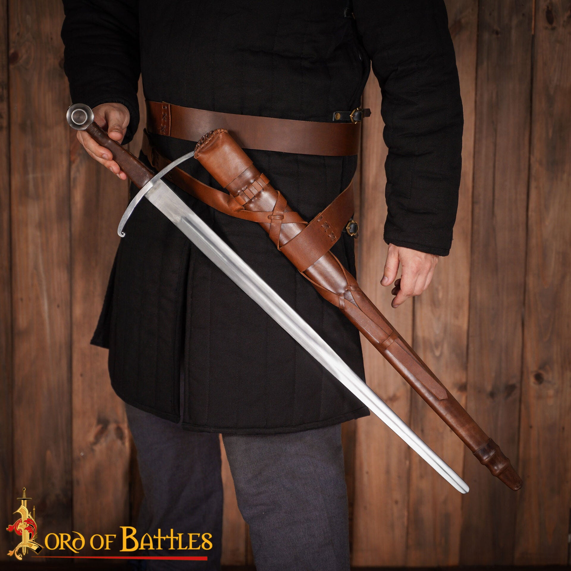 Imagen única de: Espada Medieval Gótica de Caballero Forjada a Mano con Vaina de Cuero