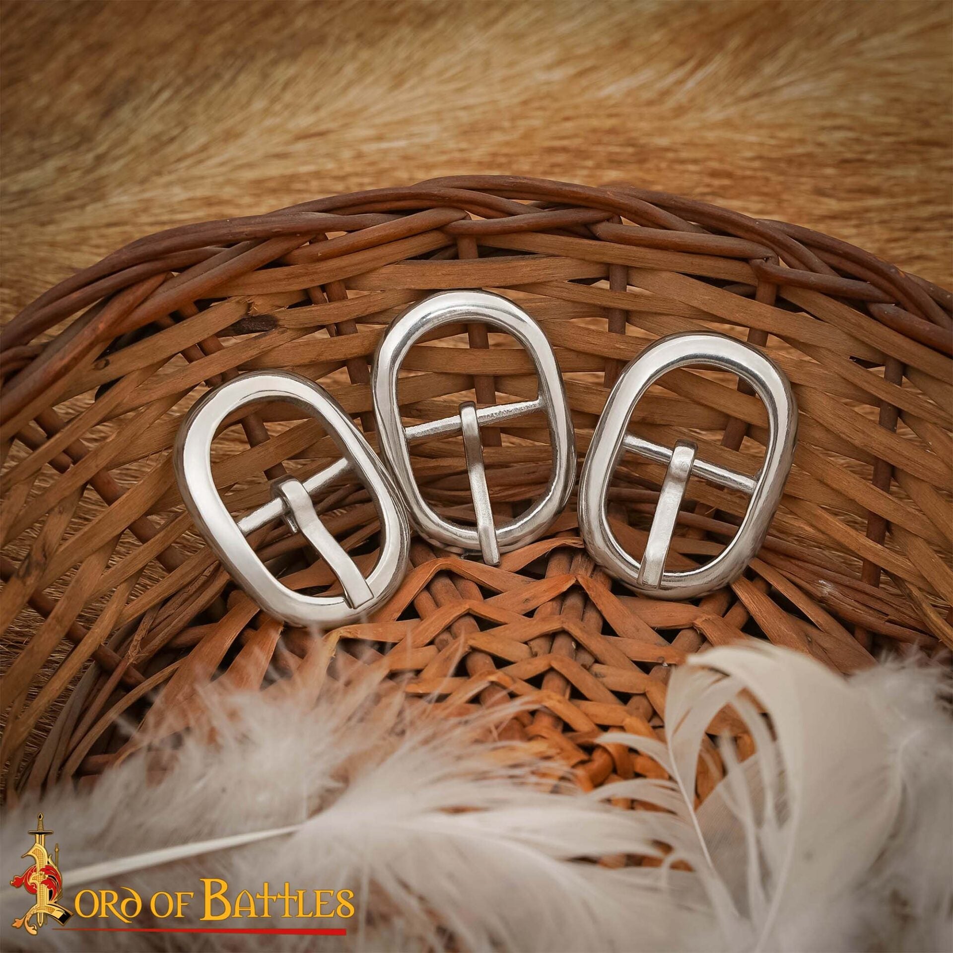 Imagen única de: Hebillas Ovaladas Niqueladas de Inspiración Medieval - Juego de 3 Hebillas de Acero Acabadas a Mano