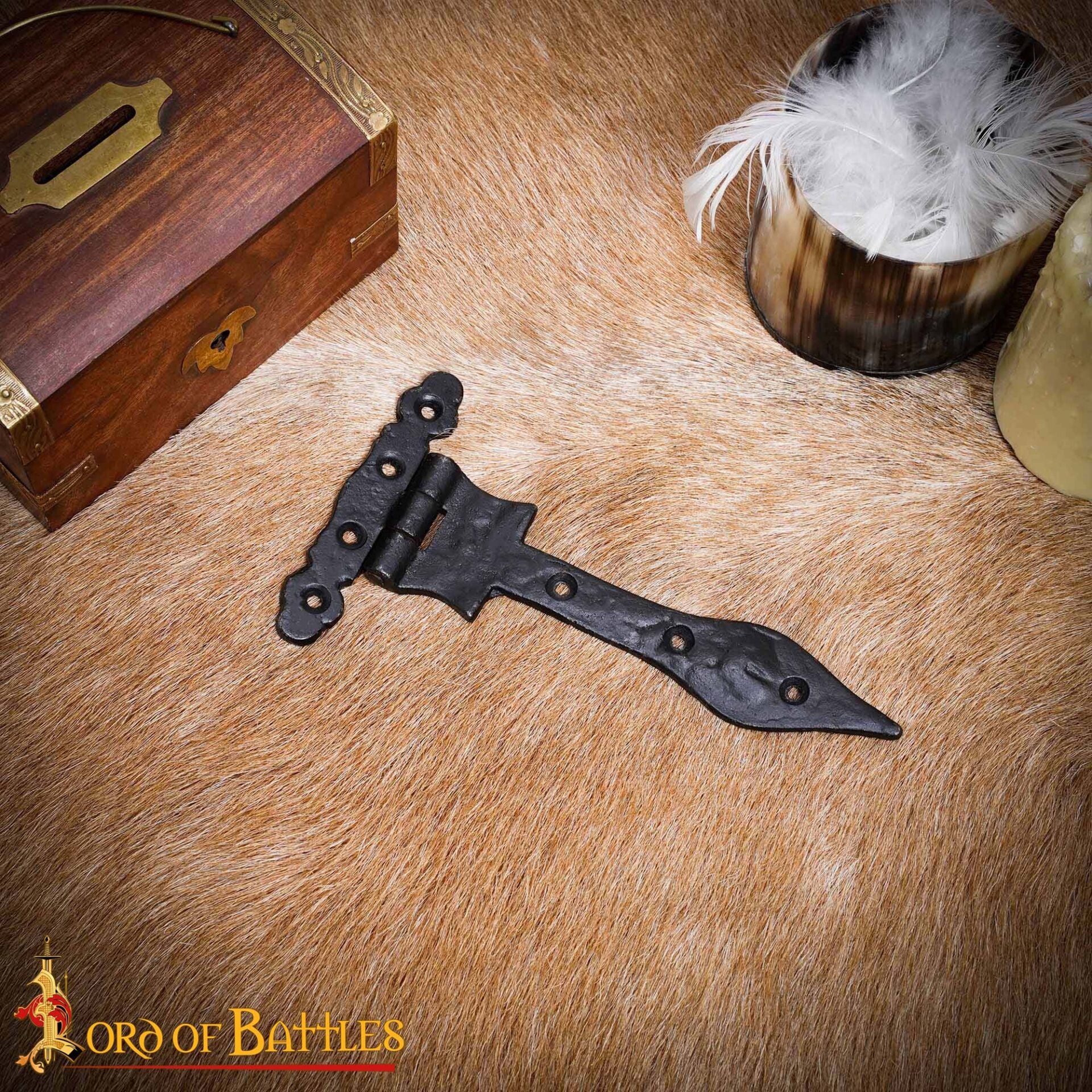 Imagen única de: Bisagra Medieval en T de Hierro Forjado a Mano con Punta de Lanza - Bisagra Rústica con Correa Negra para Puertas de Granero, Cofres, Armarios y Puertas