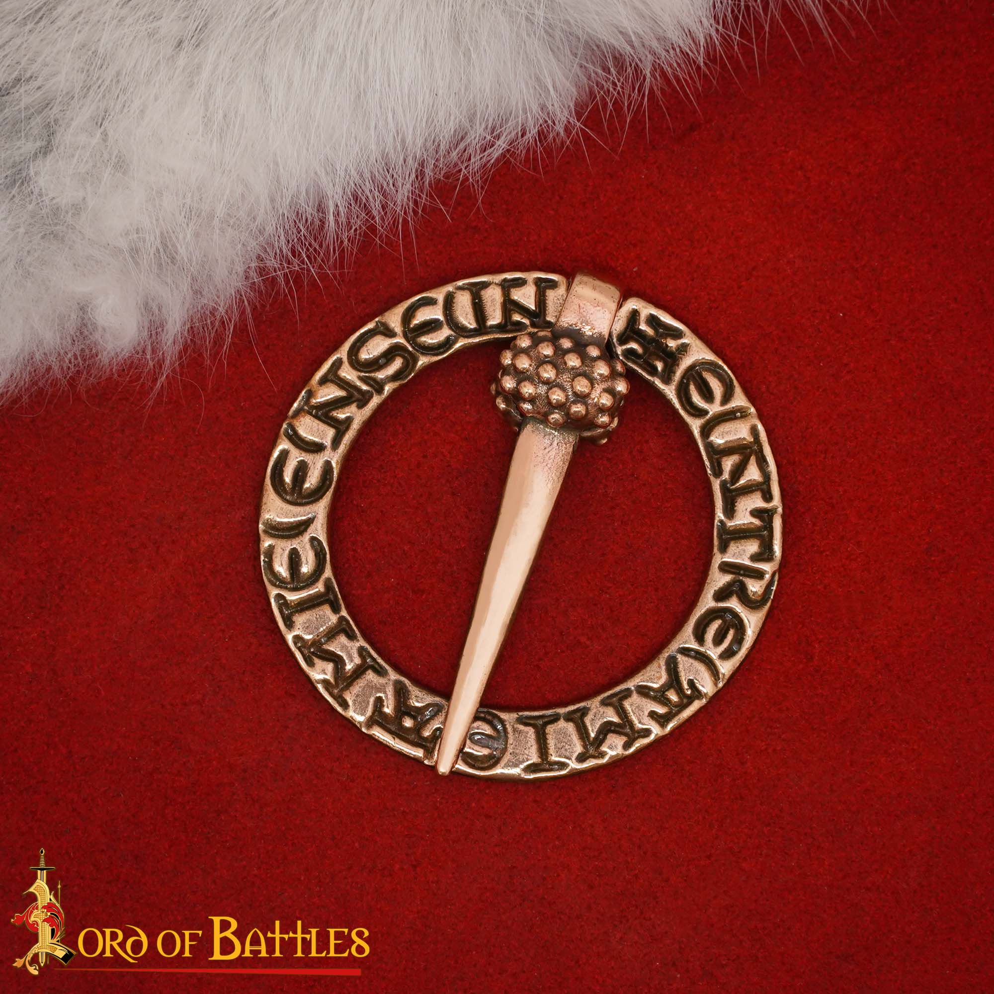 Imagen única de: Broche Medieval de Bronce con Anillo Fundido a la Cera Perdida Diseño Inscrito