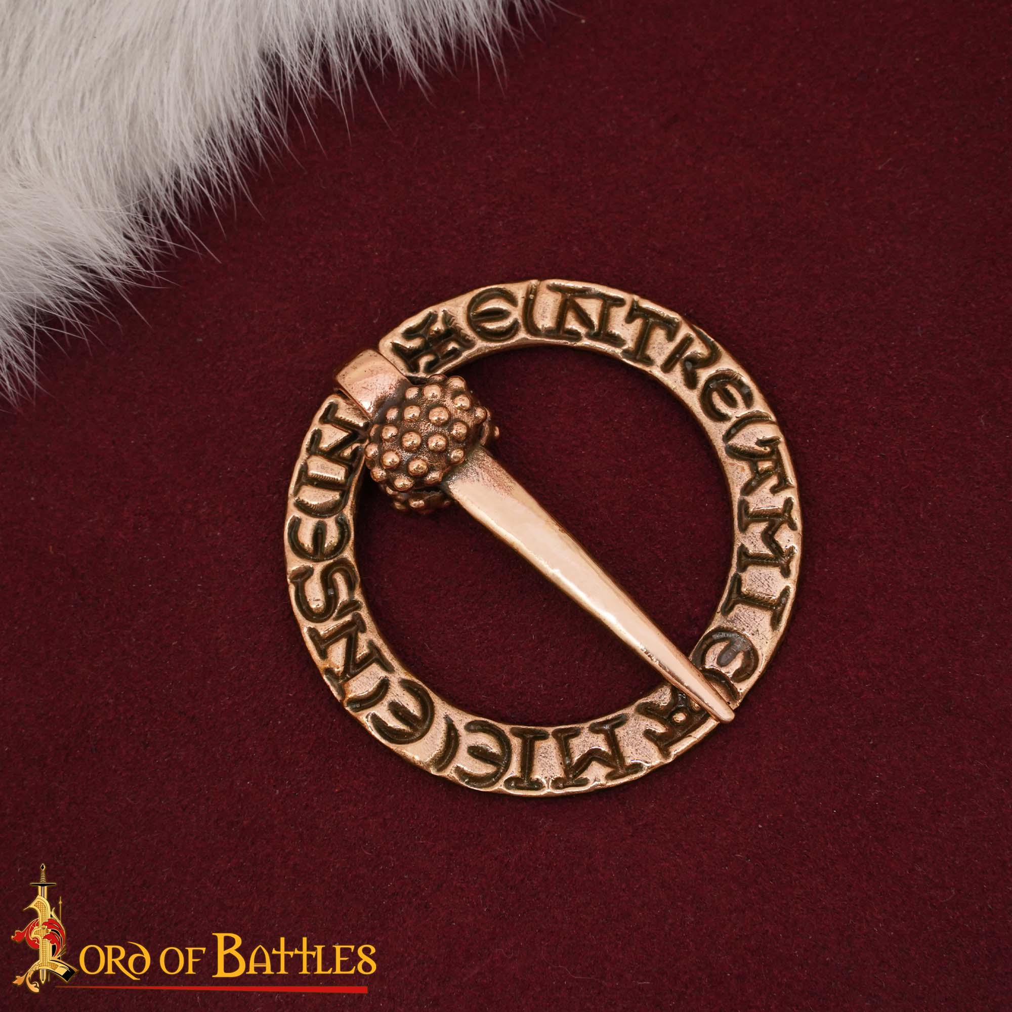 Imagen única de: Broche Medieval de Bronce con Anillo Fundido a la Cera Perdida Diseño Inscrito