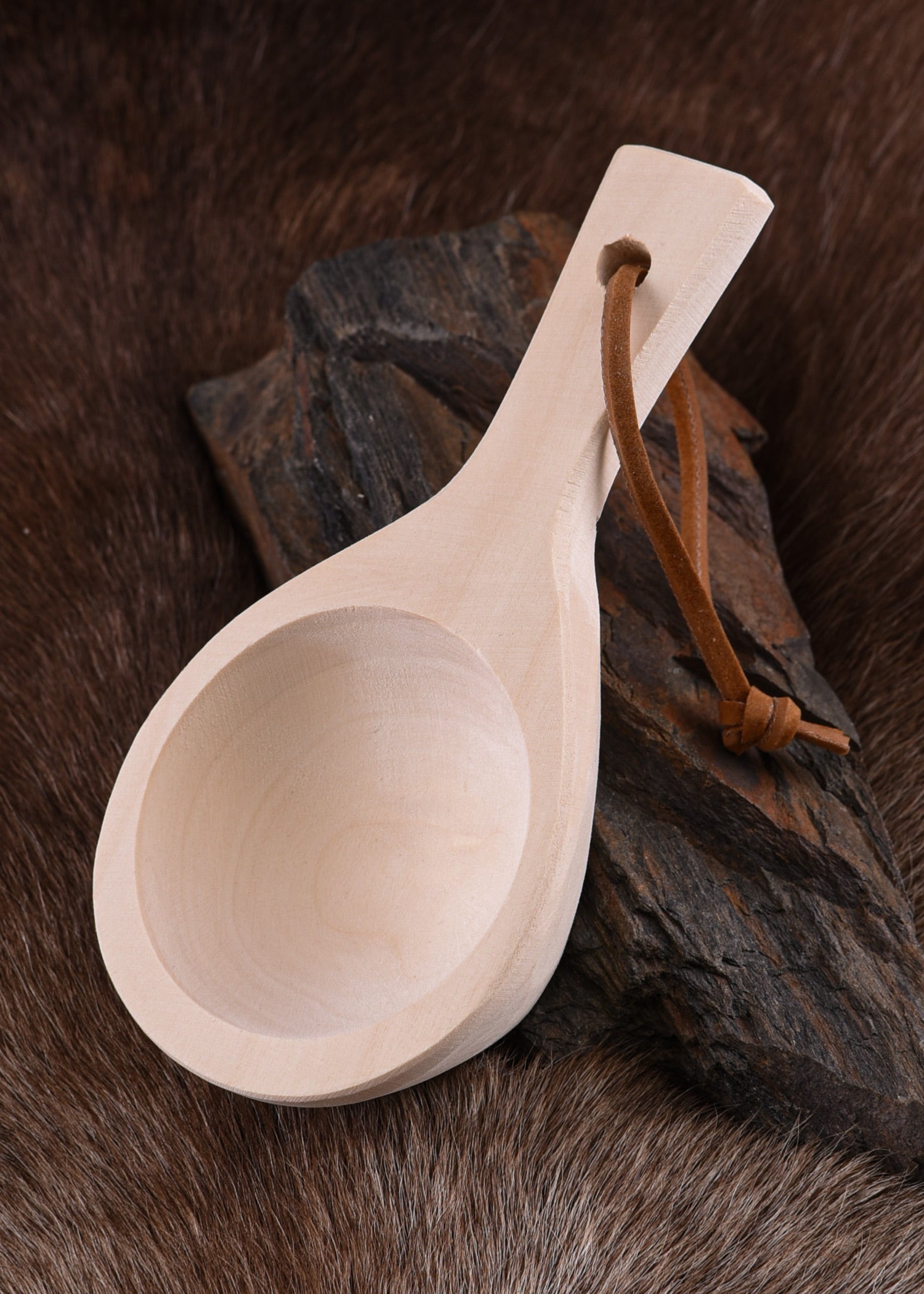 Imagen única de: Cucharón Con Correa De Cuero, Aprox. 17 Cm.