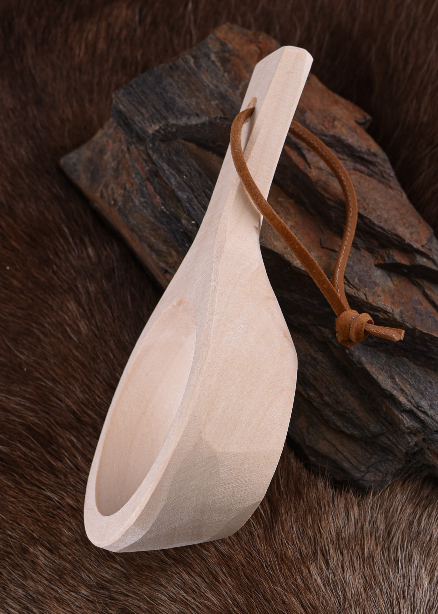 Imagen única de: Cucharón Con Correa De Cuero, Aprox. 17 Cm.