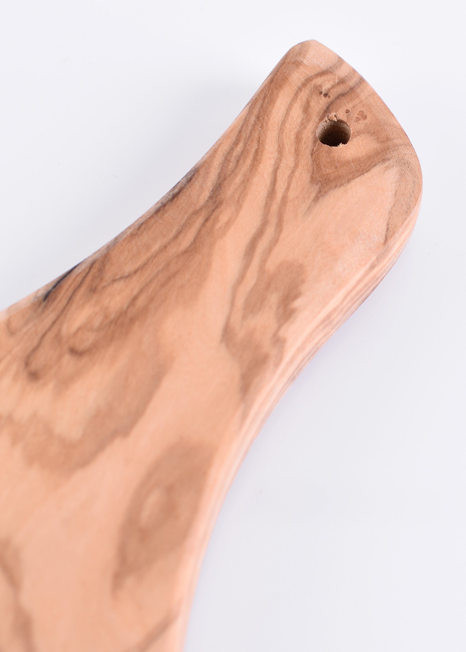 Imagen única de: Tabla De Cortar De Madera De Olivo Con Mango, Aprox. 40 X 18 Cm.