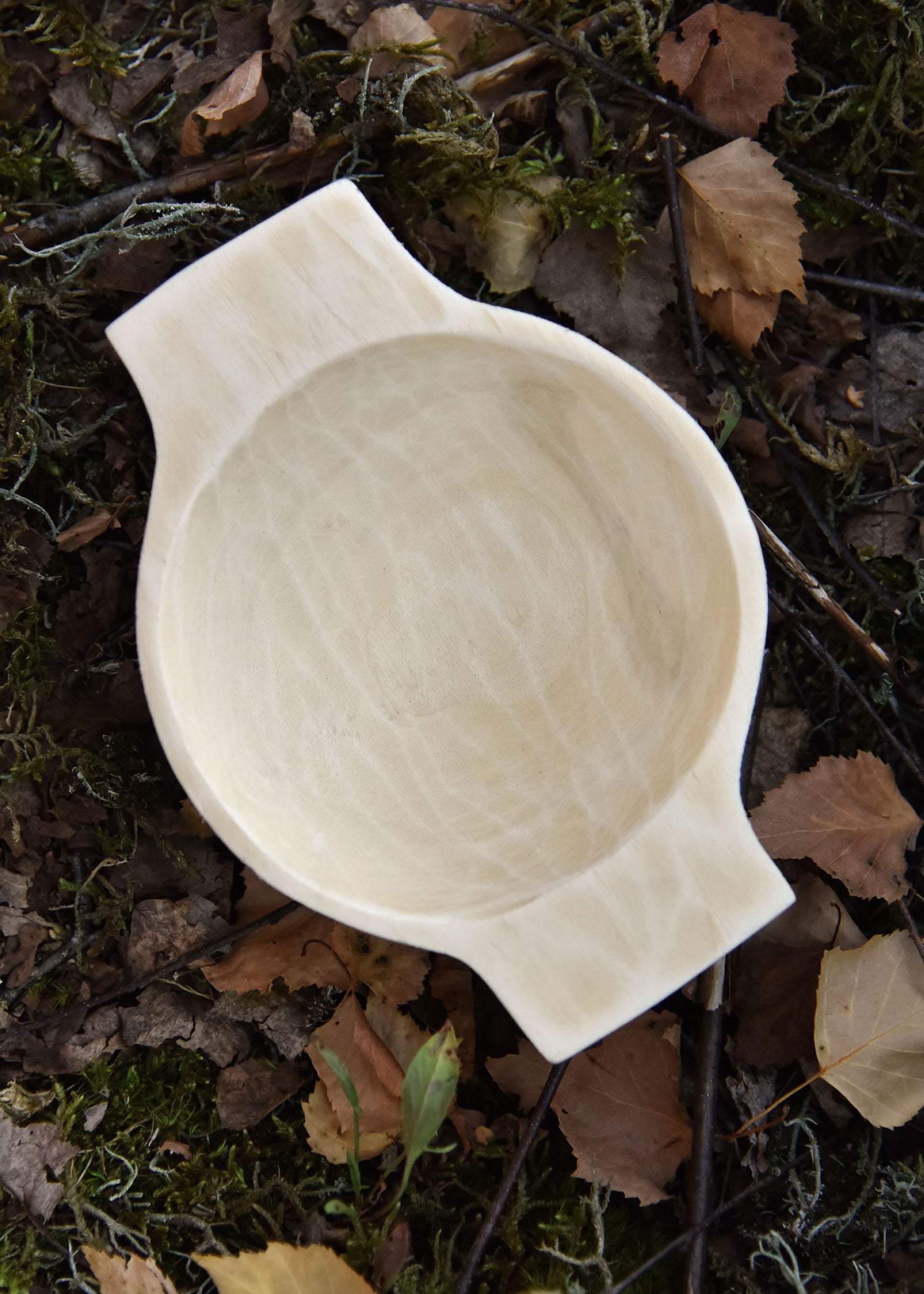 Imagen única de: Cuenco De Madera Con Asas, Tallado A Mano, Aprox. 16 X 10 Cm.