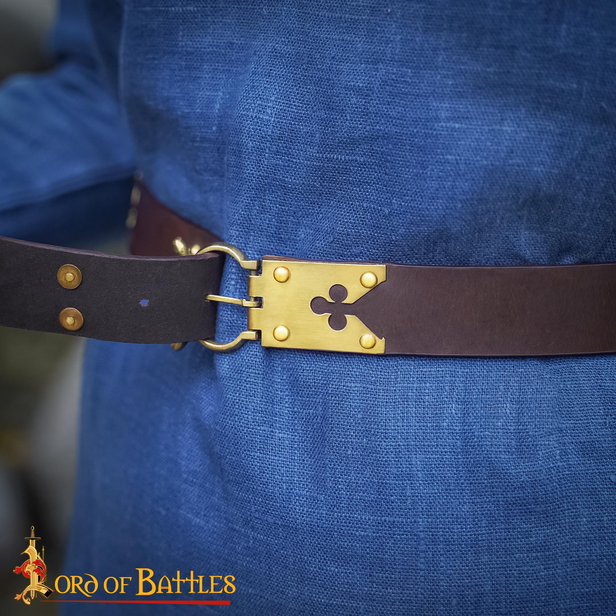Imagen única de: Hebilla de Cinturón de Latón Medieval - Motivo Trébol para Larp y Disfraces Históricos