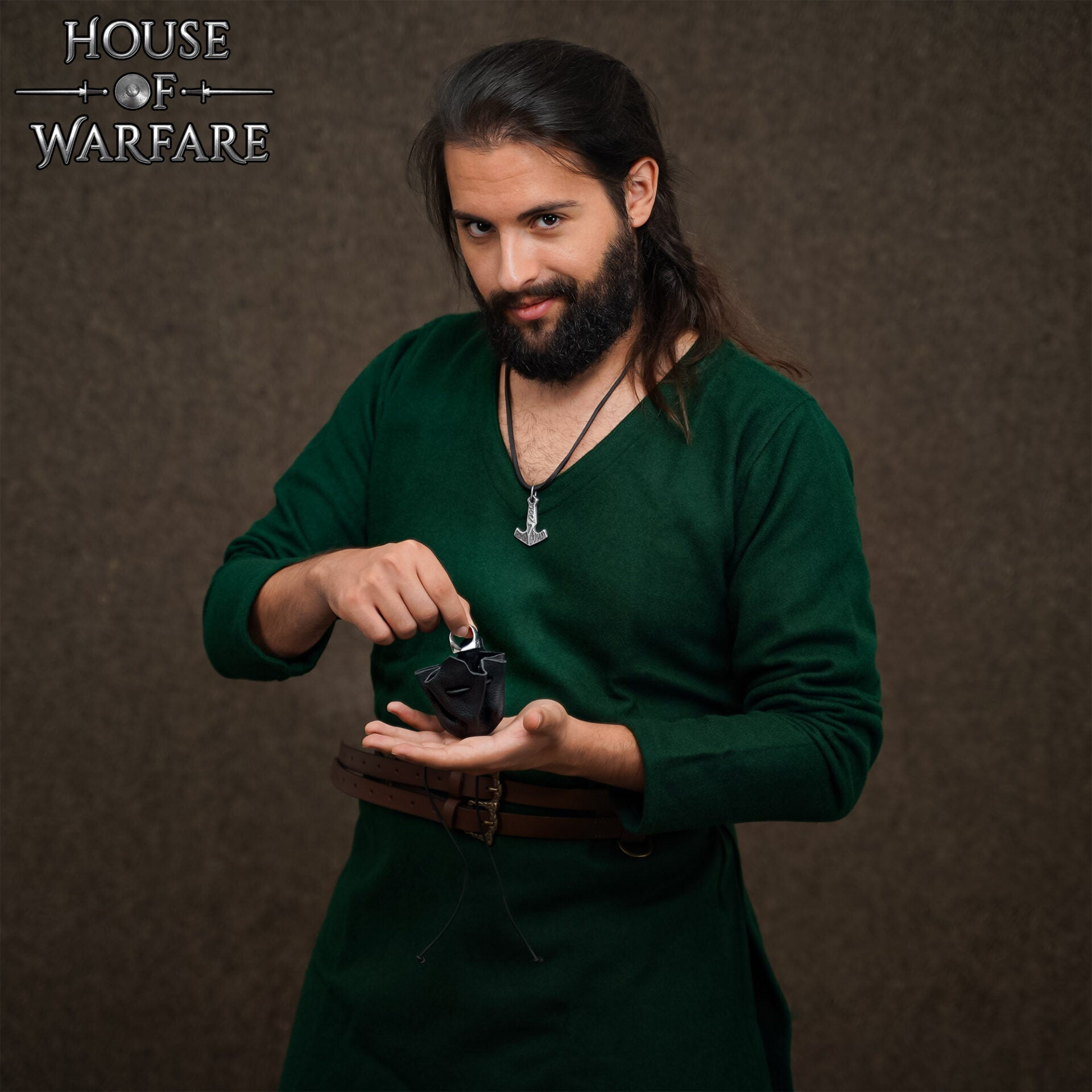 Imagen única de: Monedero Pequeño de Cuero - Bolsita Artesanal Negra con Cordón para Monedas, Dados, Joyas