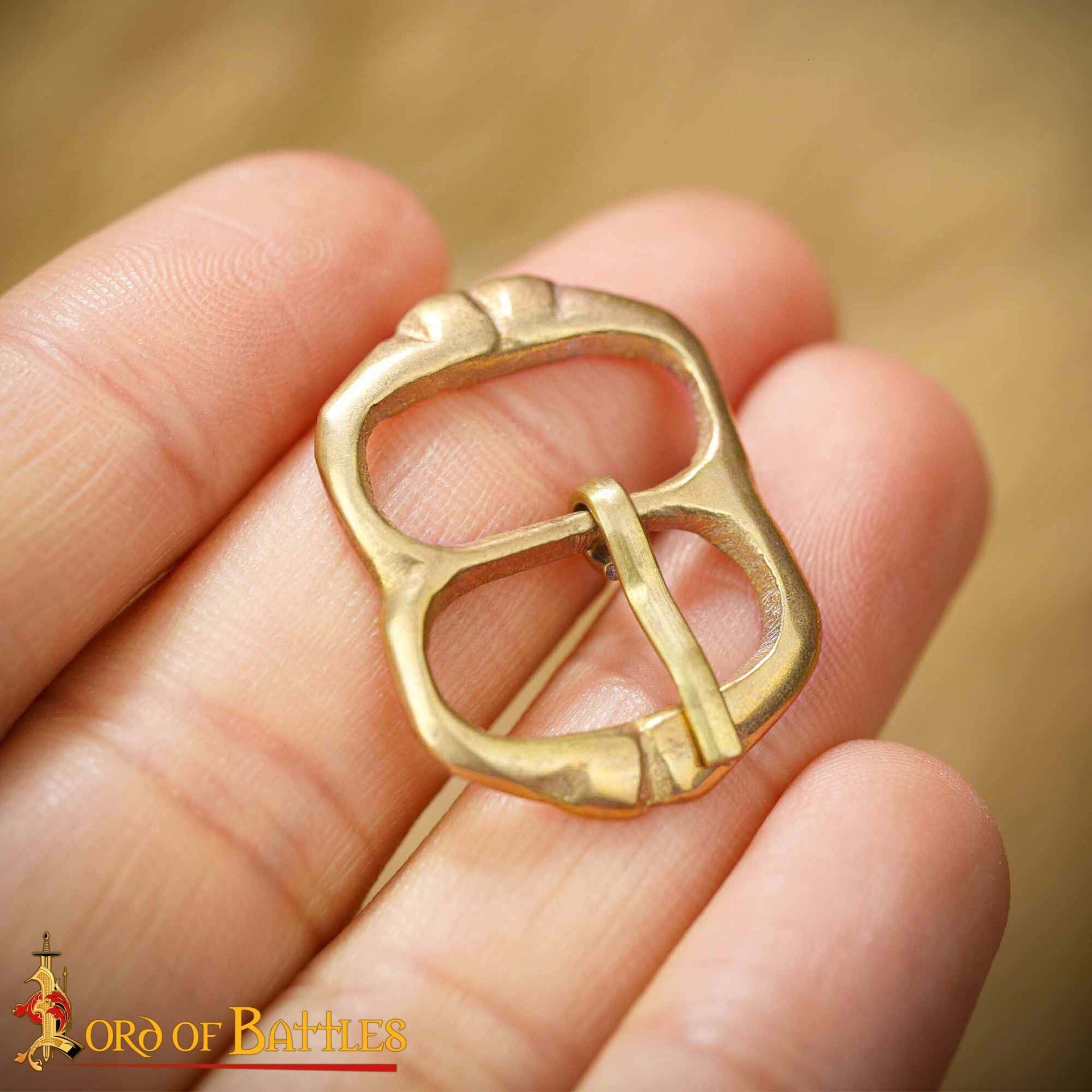 Imagen única de: Juego de 5 Hebillas Medievales de Latón para Cinturón - Pequeños Cierres de Correa Decorativos para Ropa Histórica y Marroquinería