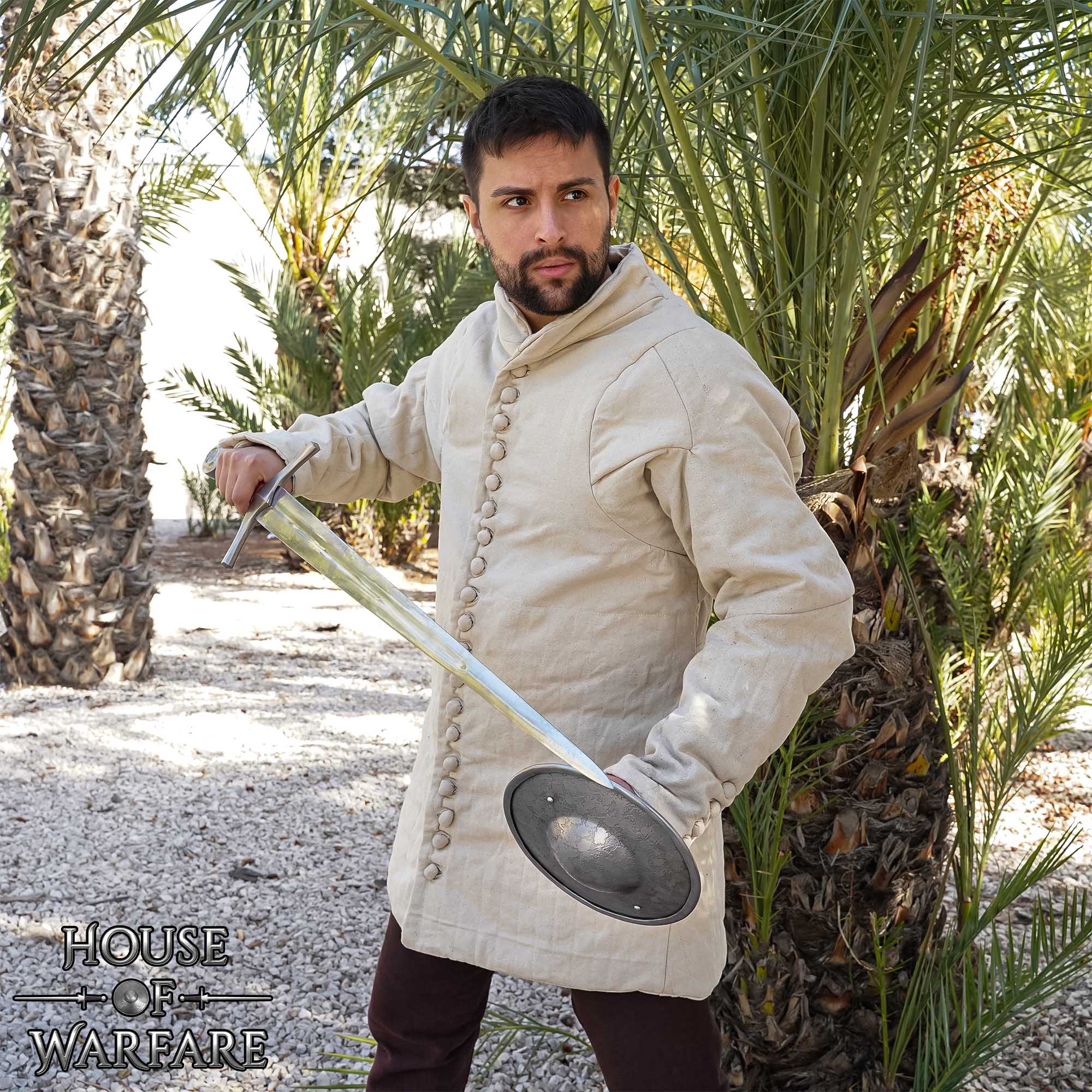 Imagen única de: Escudo Medieval de Acero Calibre 14 23cm - Escudo Redondo Hecho a Mano con Empuñadura de Madera y Acabado Antiguo