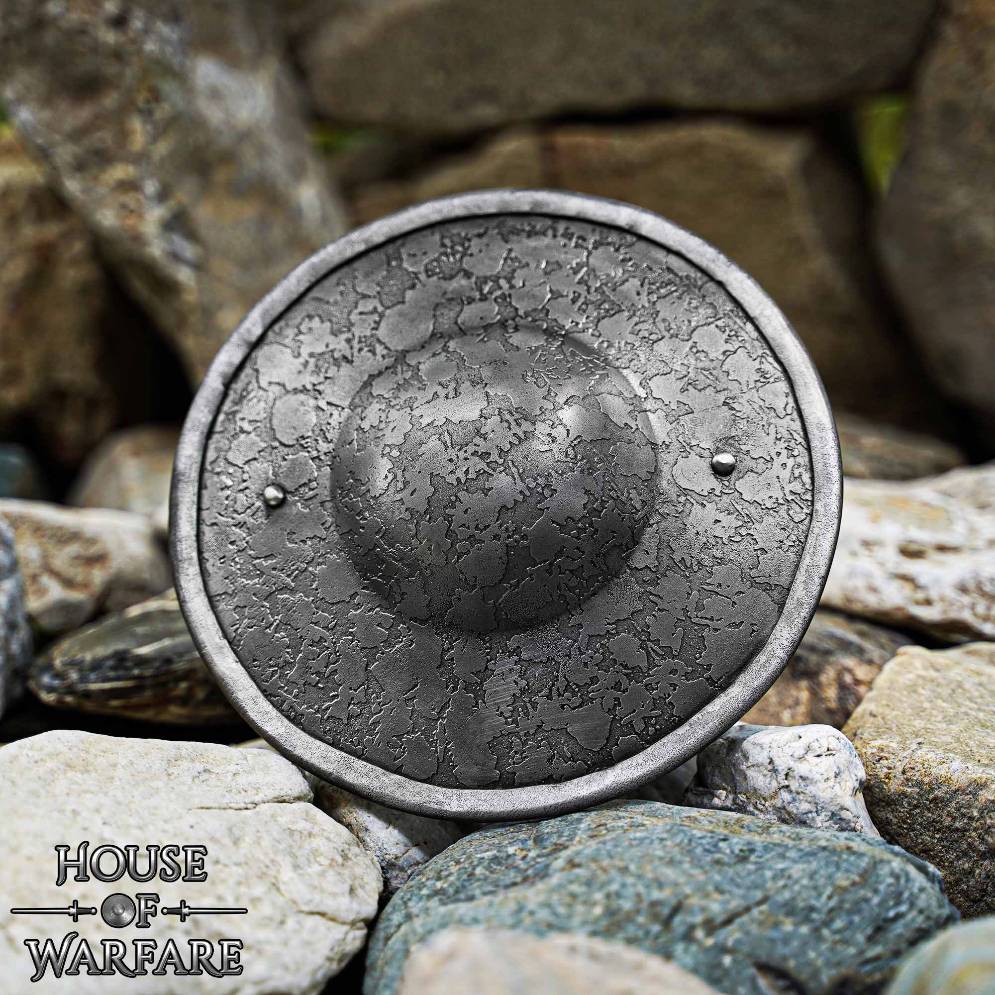 Imagen única de: Escudo Medieval de Acero Calibre 14 23cm - Escudo Redondo Hecho a Mano con Empuñadura de Madera y Acabado Antiguo