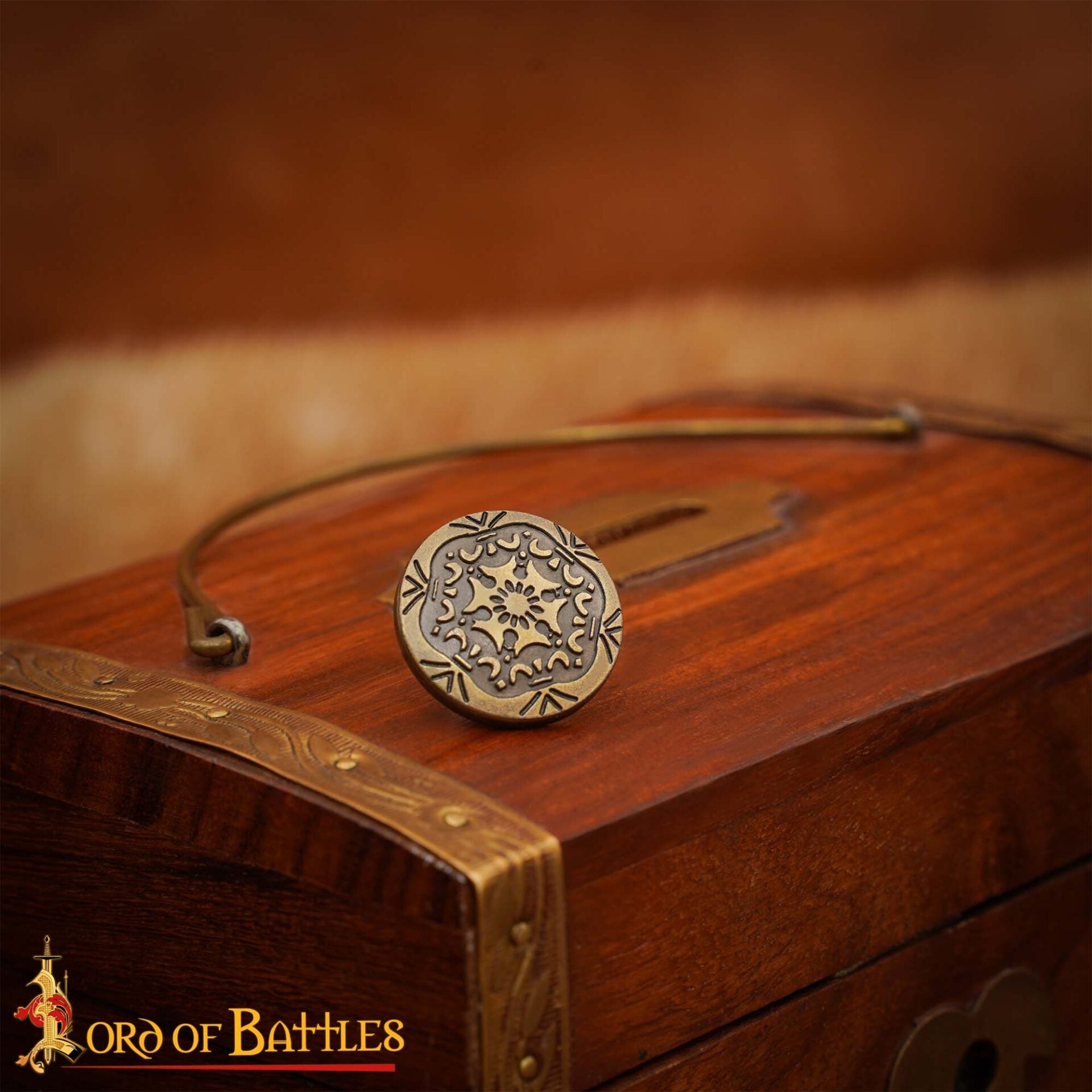 Imagen única de: Botón Decorativo de Latón con Motivo Floral Medieval - Cierre Trasero de Remache