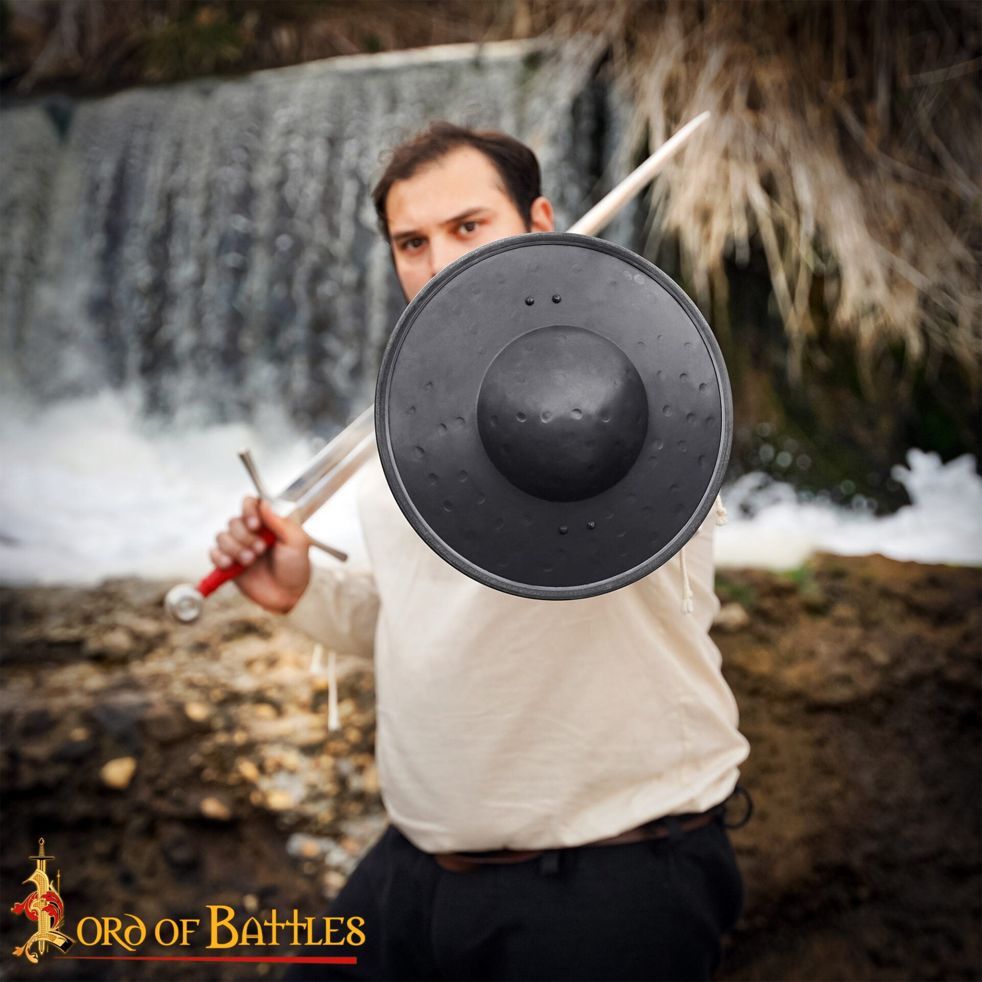 Imagen única de: Escudo Medieval con Empuñadura de Madera | Larp & Display