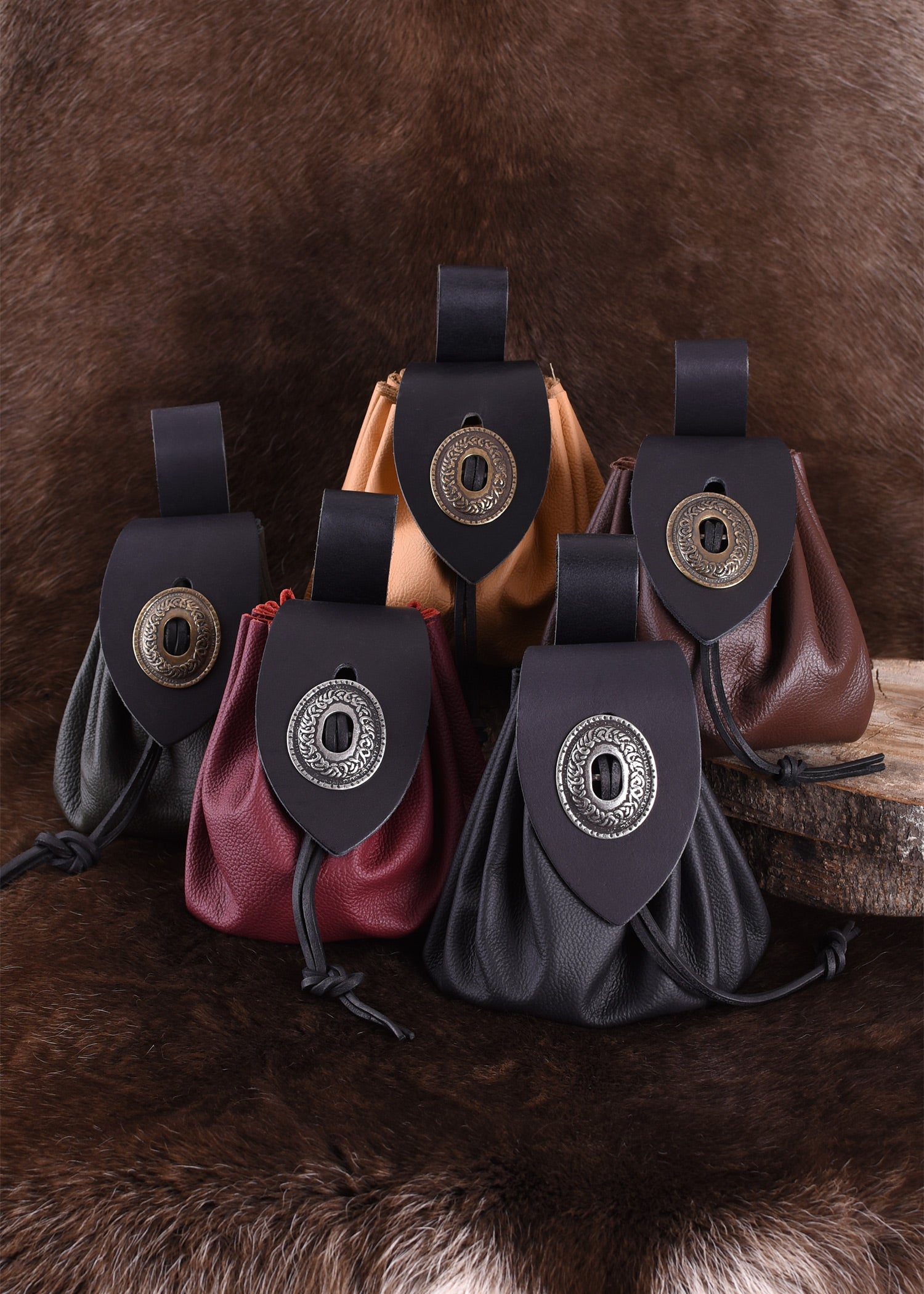 Imagen única de: Gran Gato Medieval Del Dinero Hecho De Cuero, Con Cierre De Metal.