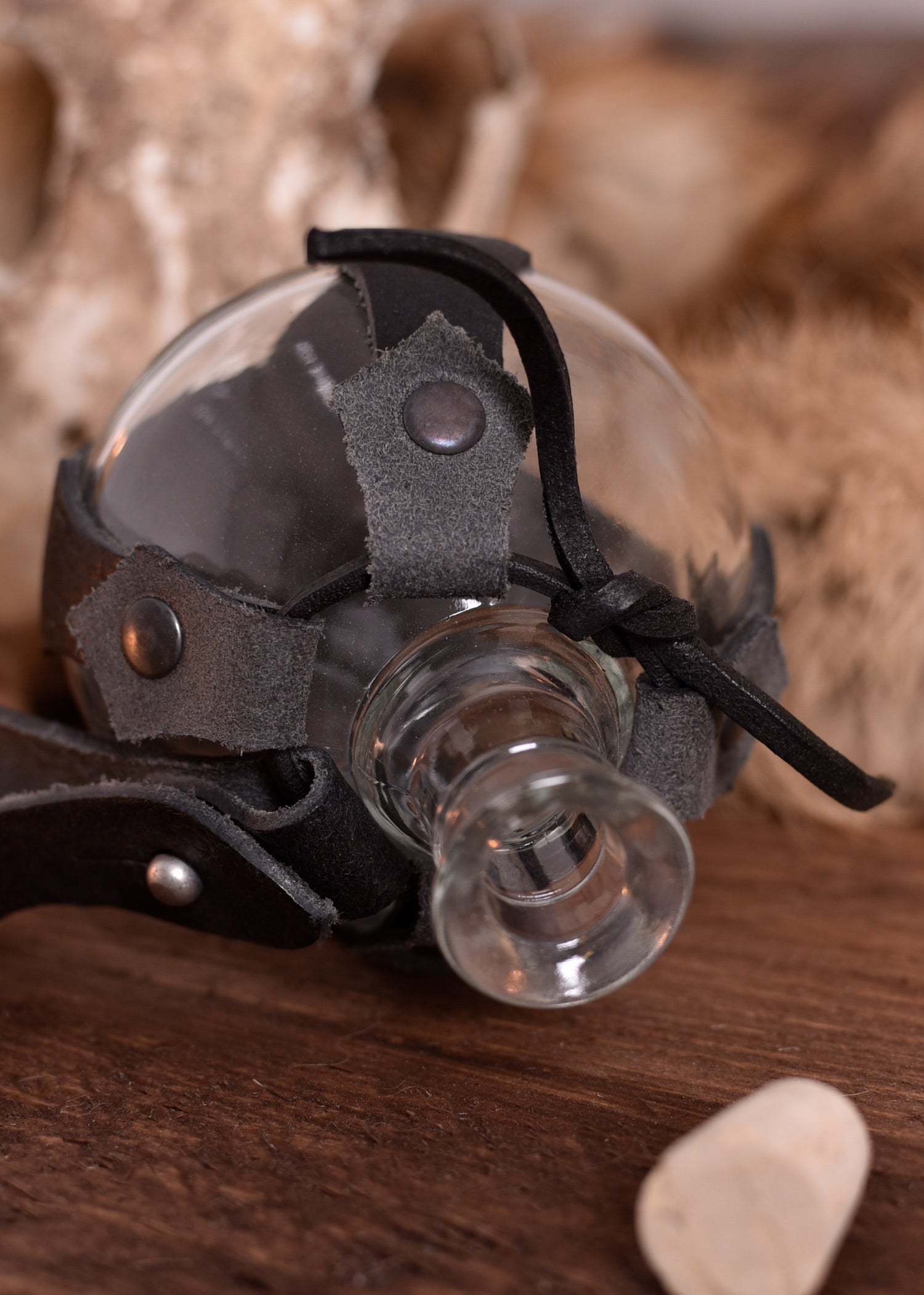 Cantimplora De Bolas De Cristal Con Cinturón De Cuero - Tienda Medieval.