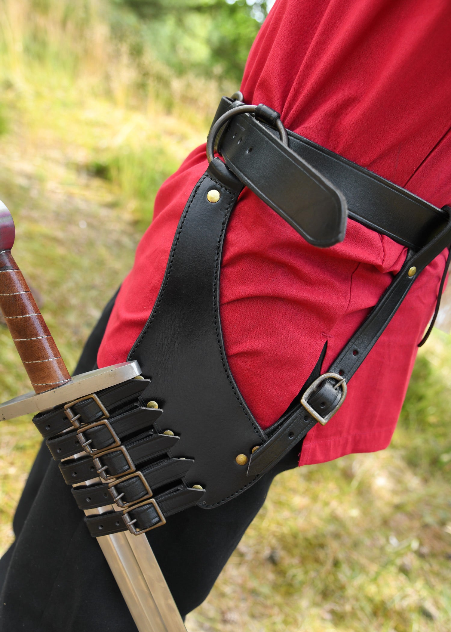 Imagen única de: Cinturón Con Porta Espada, Bandolera, Cuero Negro.