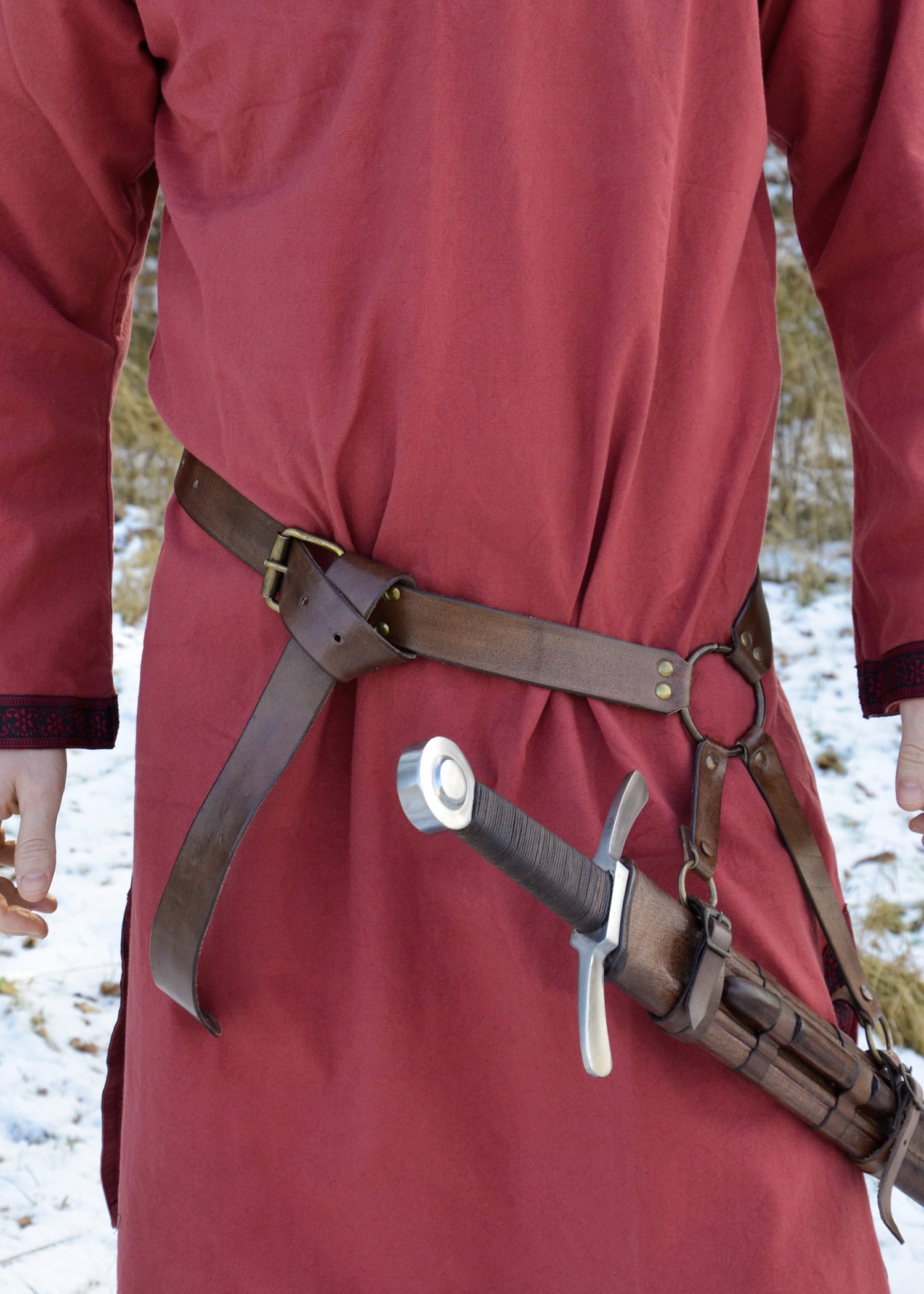 Imagen única de: Cinturón Espada Medieval Elaborado En Cuero Marrón.