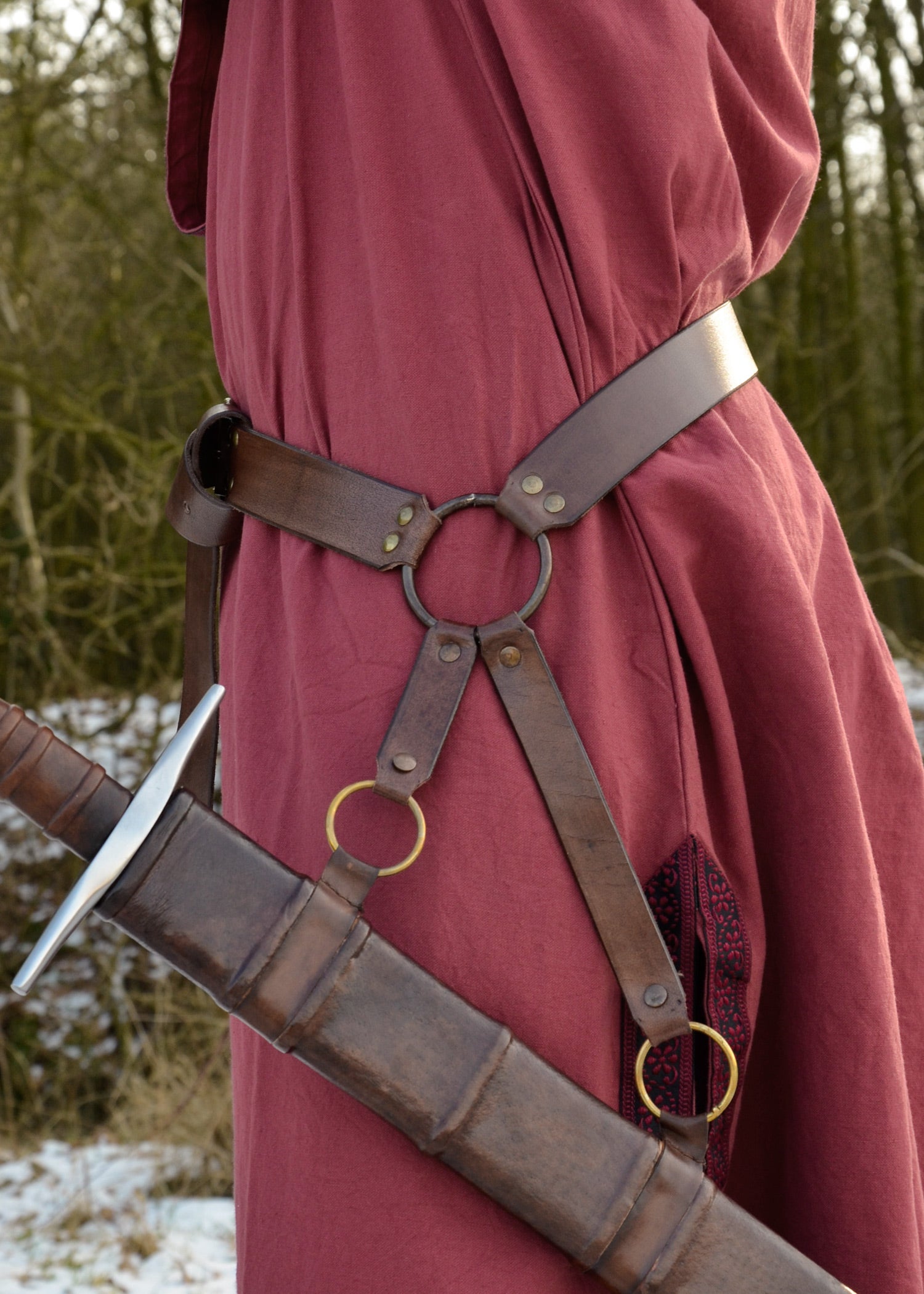 Imagen única de: Cinturón Espada Medieval Elaborado En Cuero Marrón.