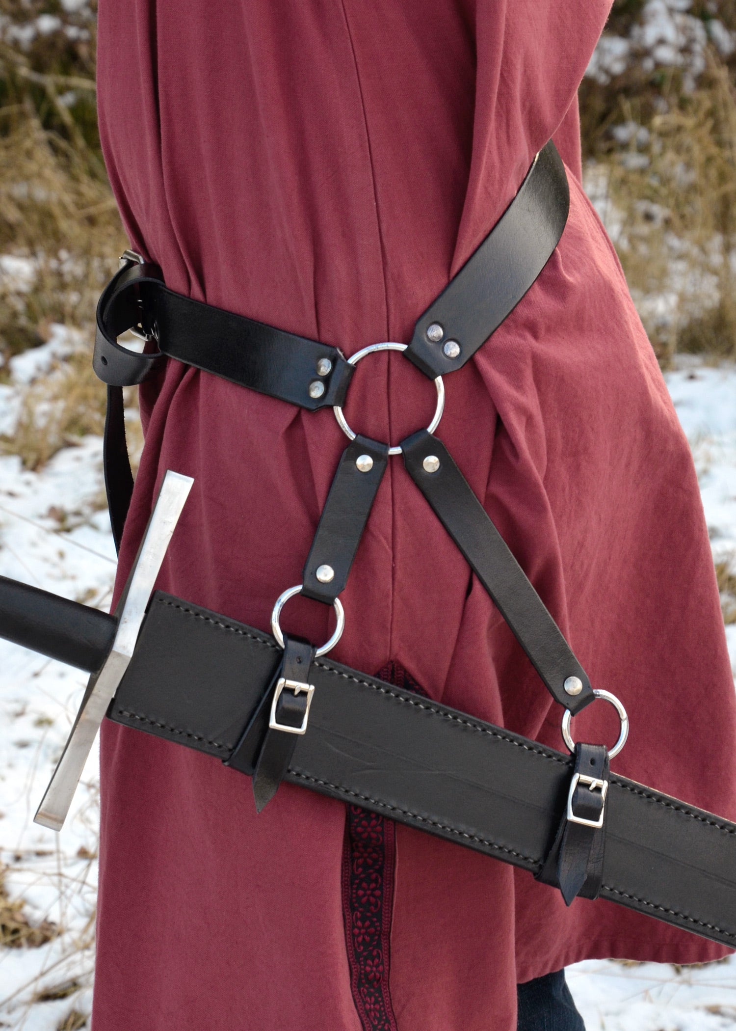 Imagen única de: Cinturón De Espada Medieval Fabricado En Cuero Negro.
