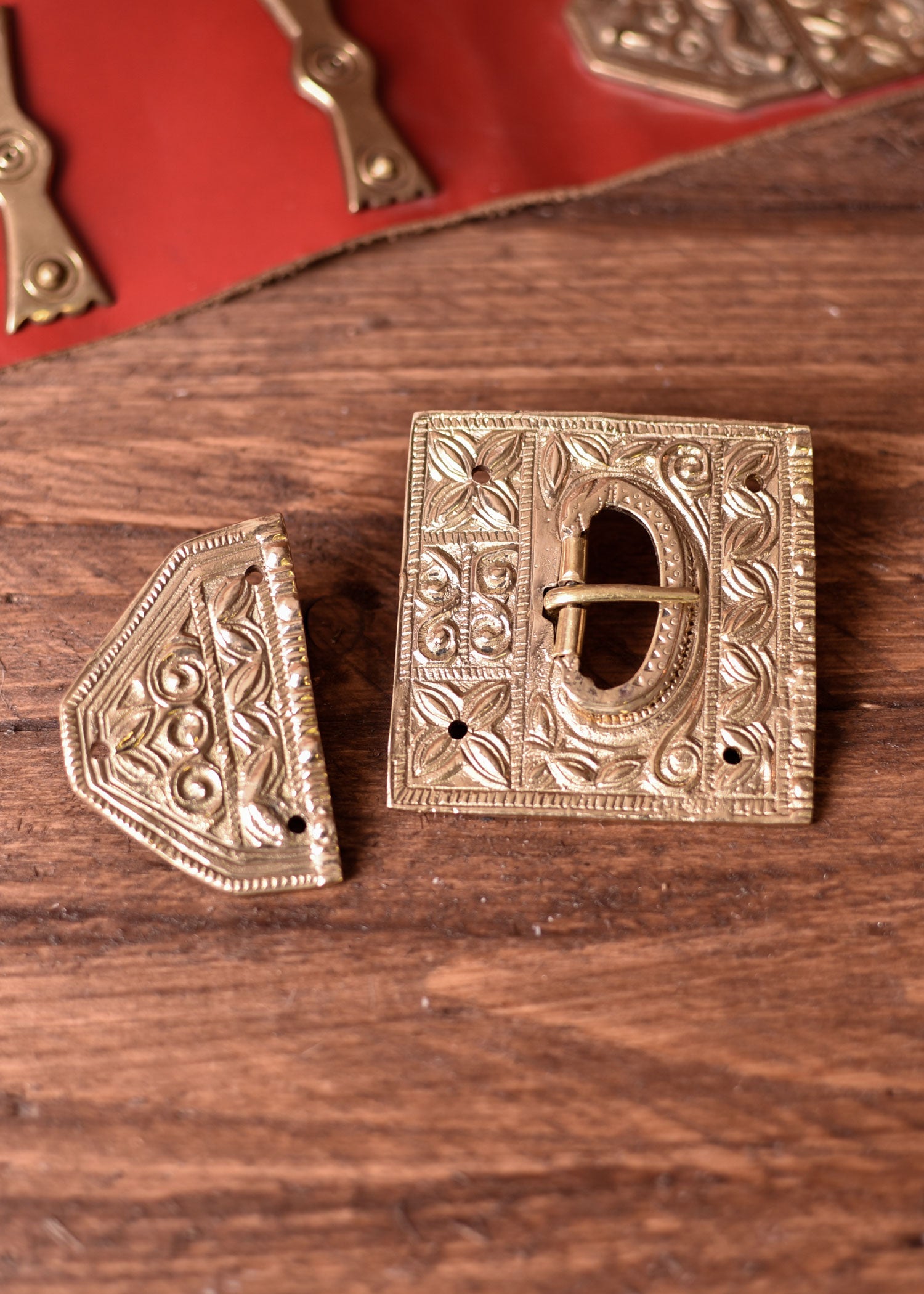 Imagen única de: Hebilla De Cinturón Romana Para Cíngulo Con Encaje Final Y Remaches.