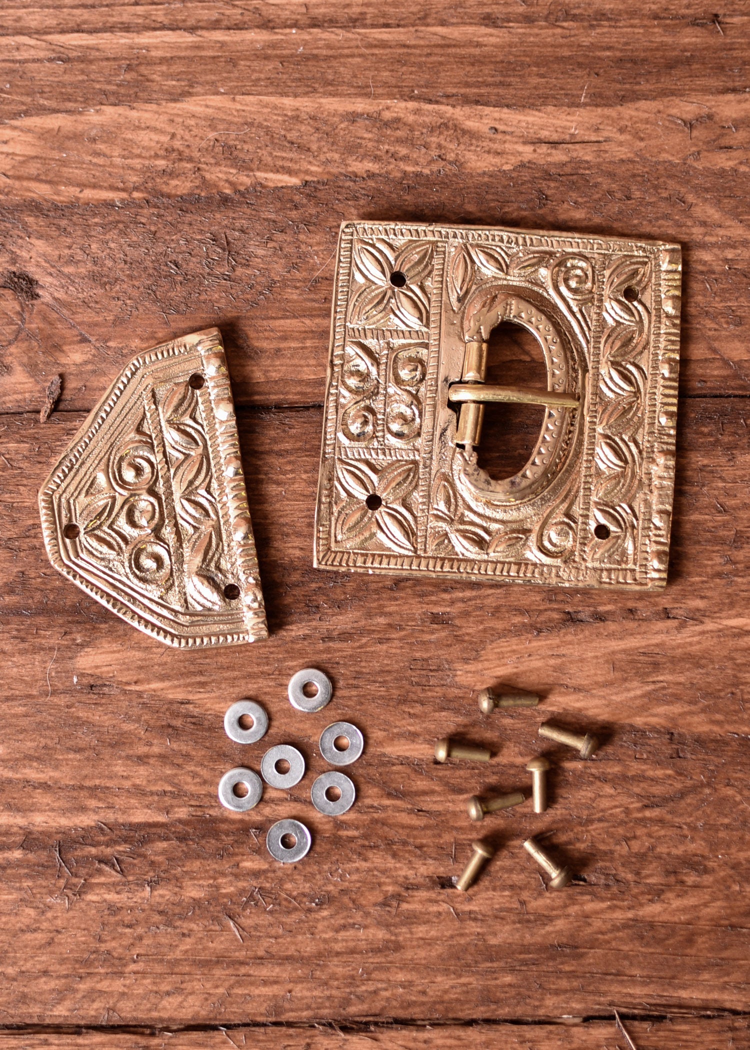 Imagen única de: Hebilla De Cinturón Romana Para Cíngulo Con Encaje Final Y Remaches.