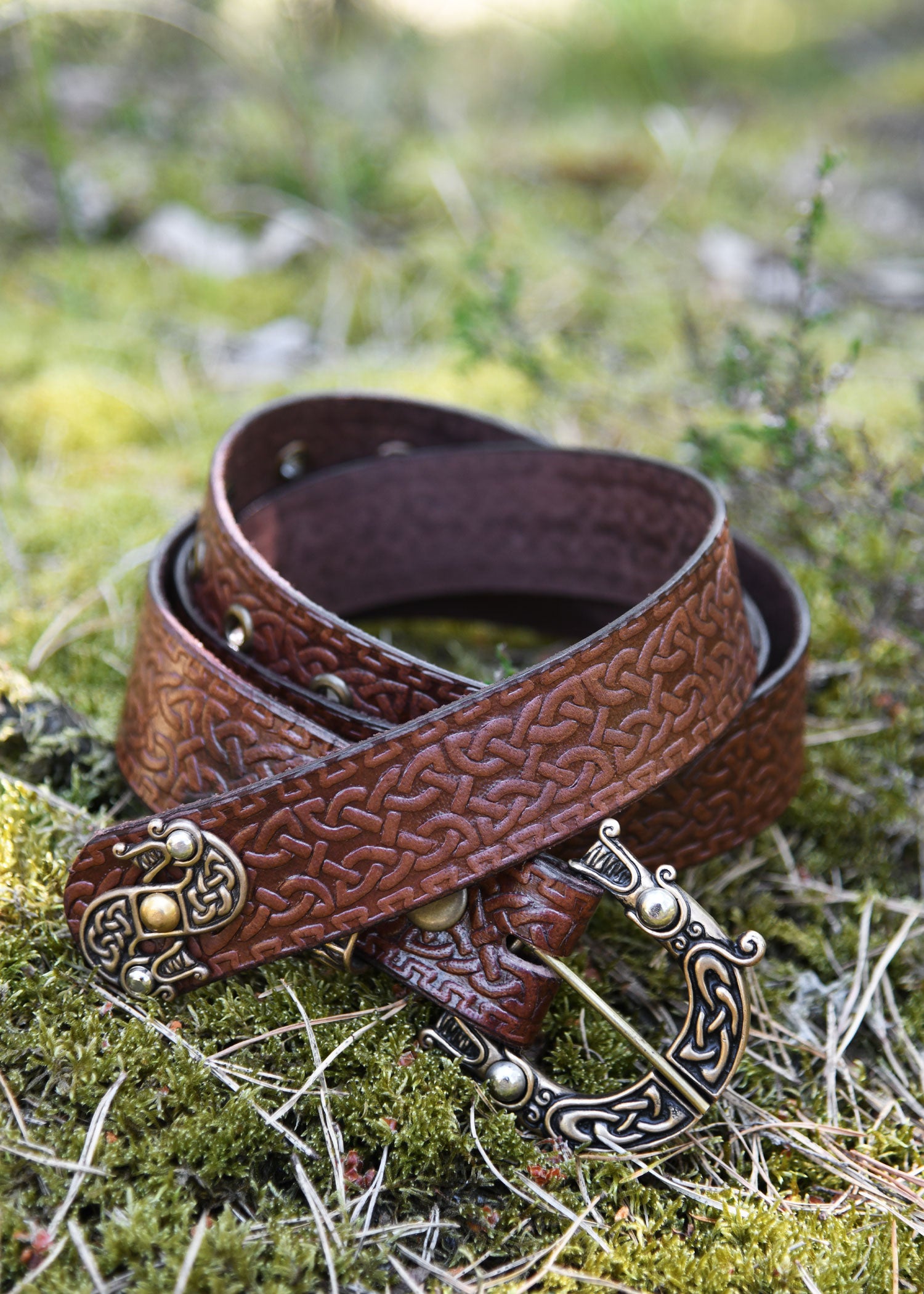 Imagen única de: Cinturón De Piel Con Hebilla Y Motivo Celta Grabado, Marrón