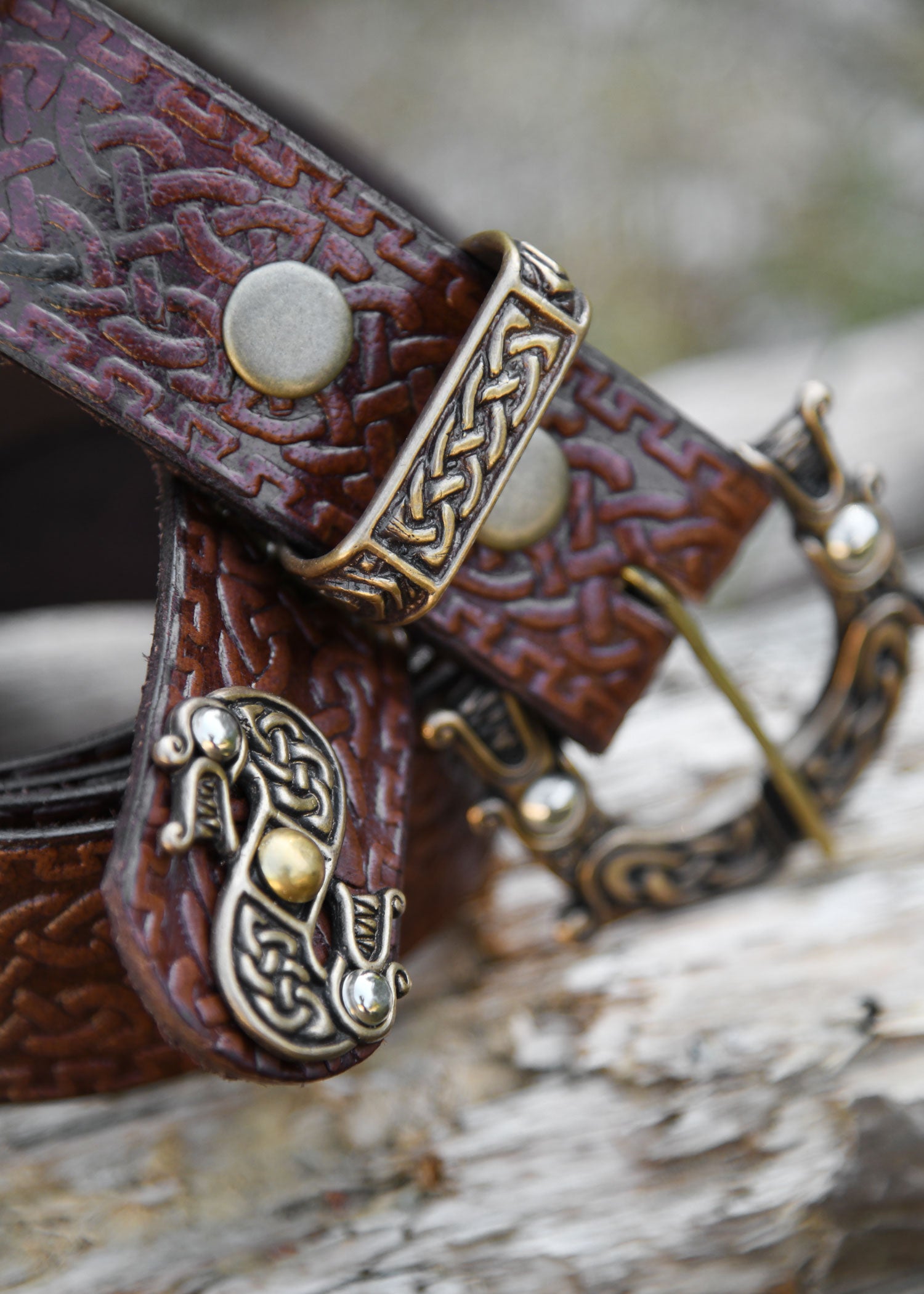 Imagen única de: Cinturón De Piel Con Hebilla Y Motivo Celta Grabado, Marrón