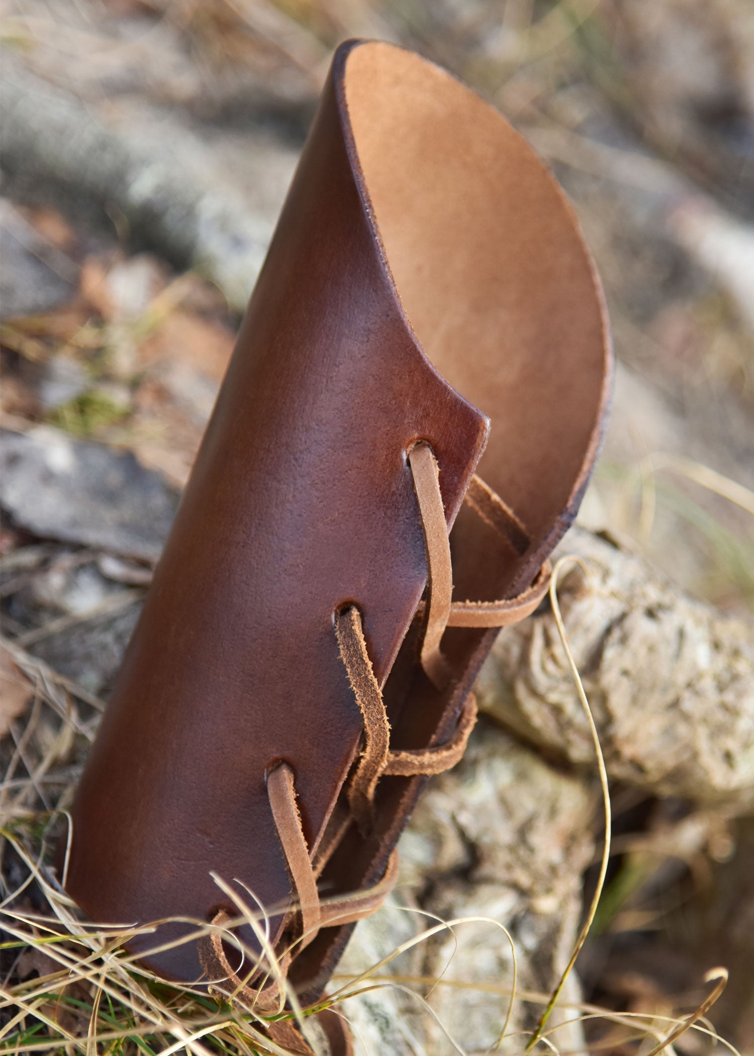 Imagen única de: Guante De Combate Corto, Marrón Oscuro Con Correa De Cuero.
