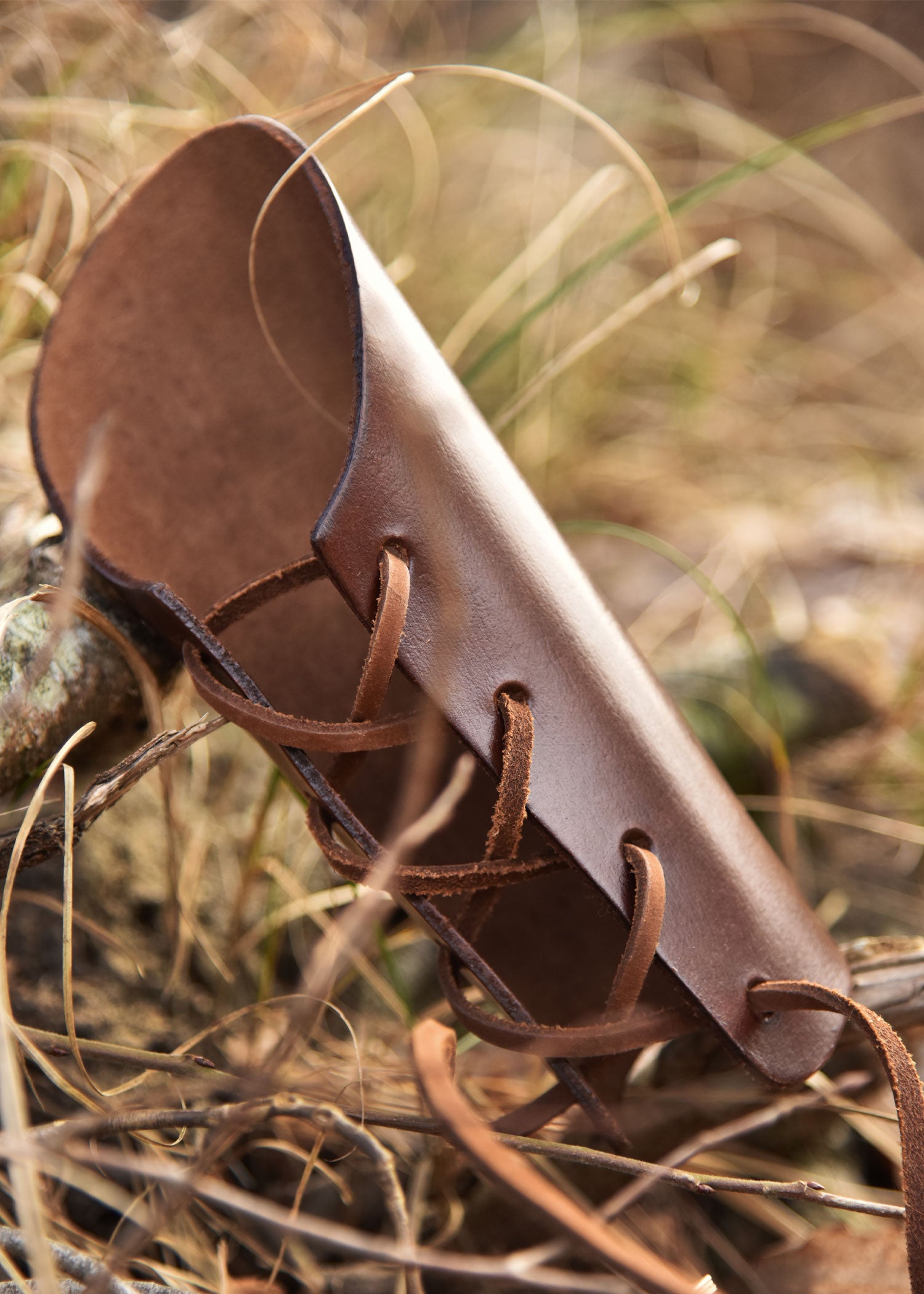 Imagen única de: Guante De Combate Corto, Marrón Oscuro Con Correa De Cuero.